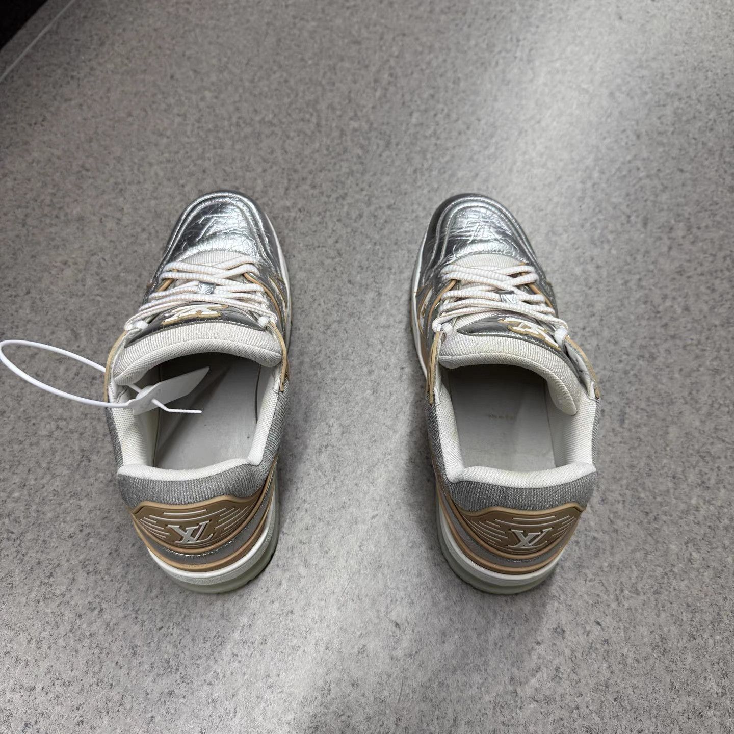 Louis Vuitton LV Trainer Embossed Silver Sneakers K15 Size US 8 / EU 41 - 8 Thumbnail