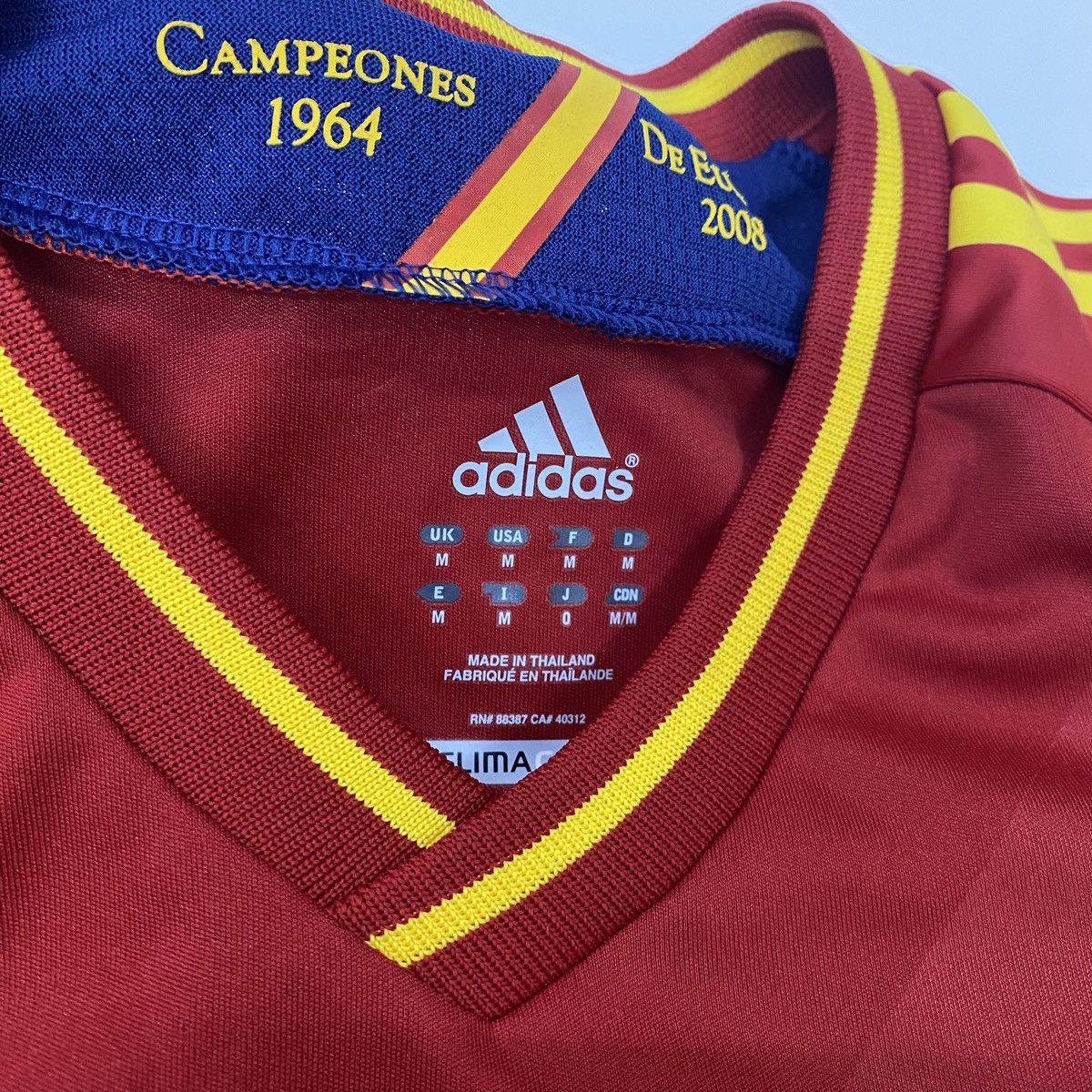 Adidas Jersey spain home 2012 techfit Size US M / EU 48-50 / 2 - 9 Thumbnail