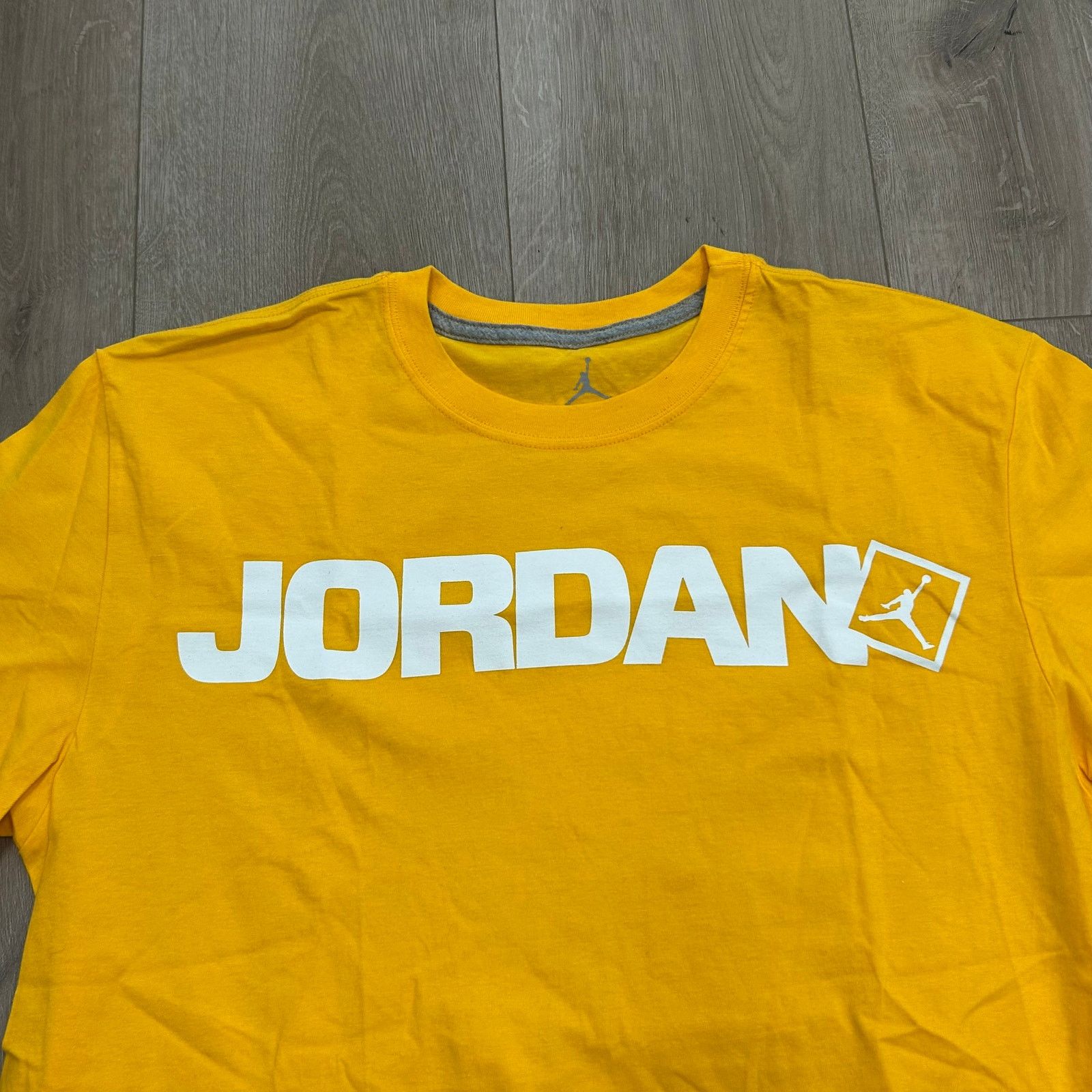 Jordan Brand Nike Jordan Block Letters Yellow White Tee T Shirt Size US L / EU 52-54 / 3 - 3 Thumbnail