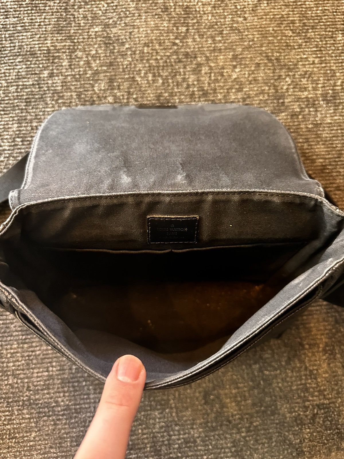 Louis Vuitton Louis Vuitton Damier Graphite Canvas District PM Bag Size ONE SIZE - 9 Thumbnail