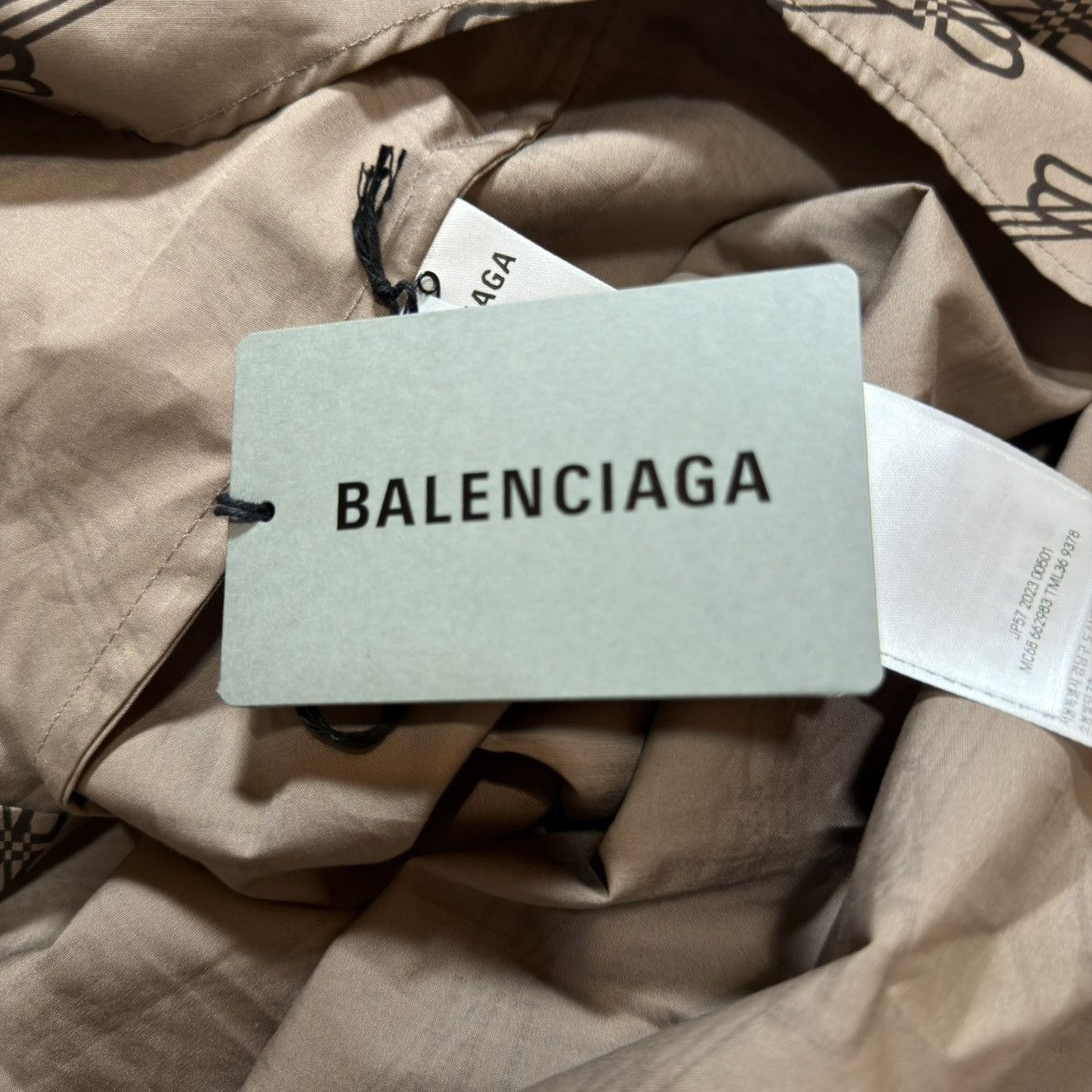 Balenciaga NWT oversized monogram button up shirt Size US S / EU 44-46 / 1 - 9 Thumbnail