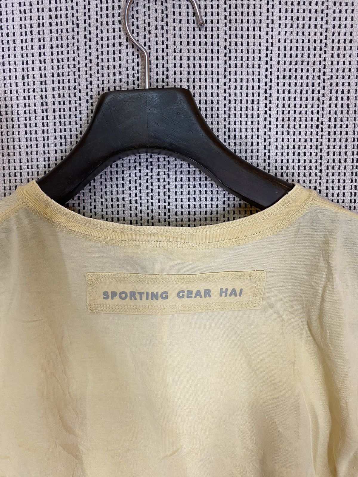 Hai Sporting Gear × Issey Miyake × Japanese Brand ‼️VINTAGE HAI SPORTING GEAR TSHIRT BUTTON SIMPLE DESIGN‼️ Size US L / EU 52-54 / 3 - 9 Thumbnail