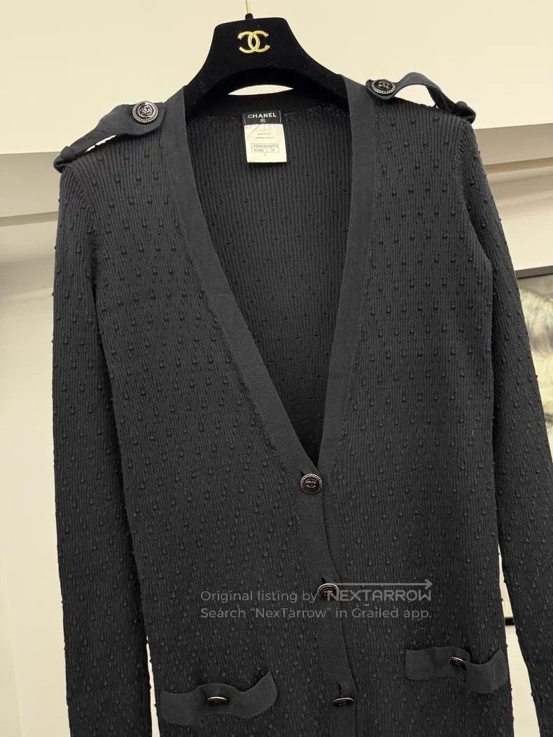 Chanel Chanel Black V-neck knitted cardigan coat Size XS / US 0-2 / IT 36-38 - 2 Thumbnail