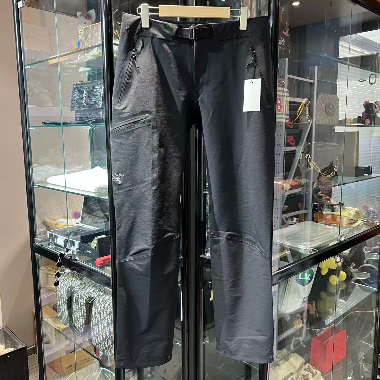 Arc'teryx Arc'teryx Casual Black Casual Pants 32 Men Size US 32 / EU 48 - 1 Thumbnail