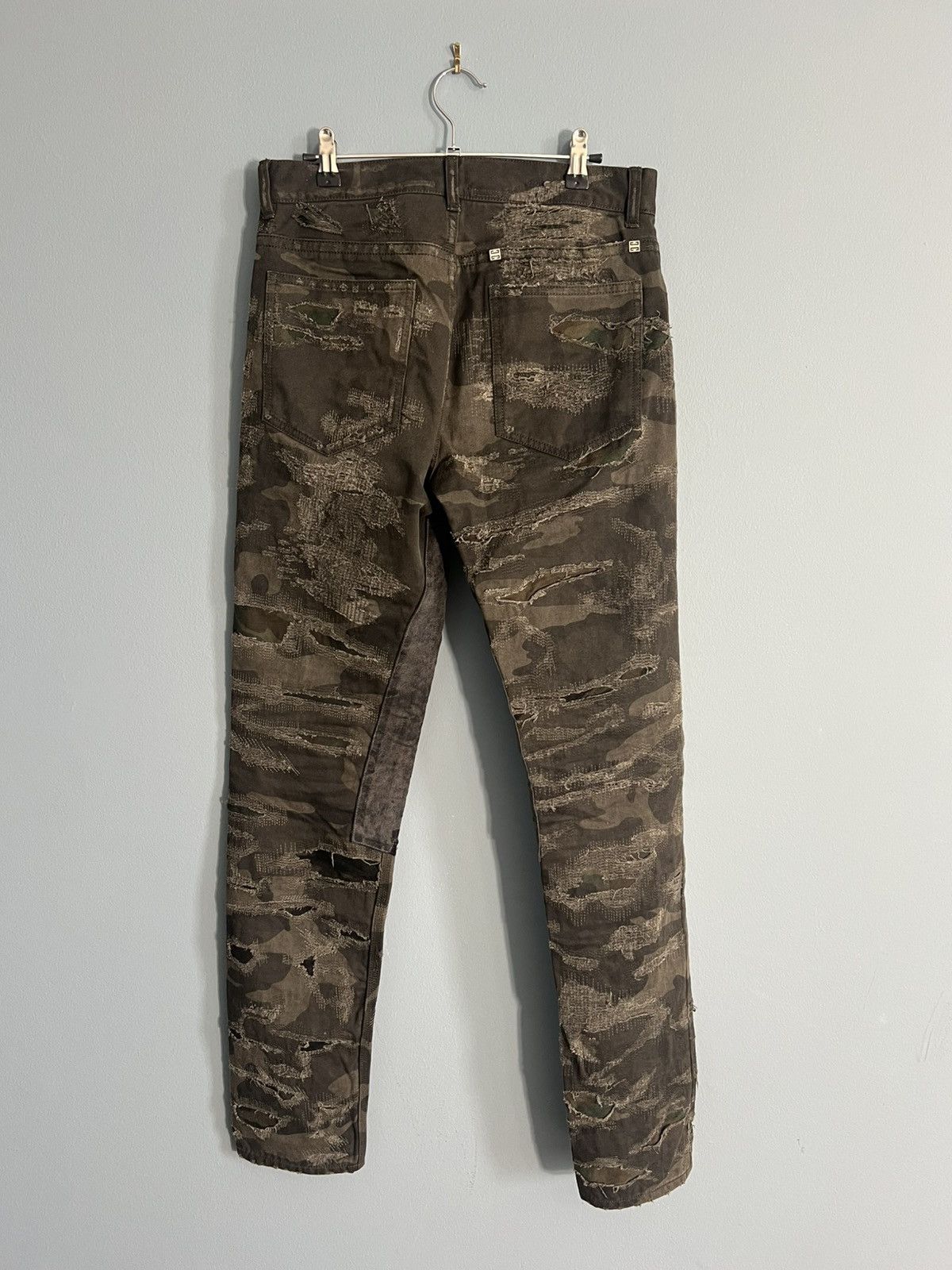 Givenchy GIVENCHY CAMO BORO DISTRESSED DENIM JEANS Size US 30 / EU 46 - 2 Thumbnail