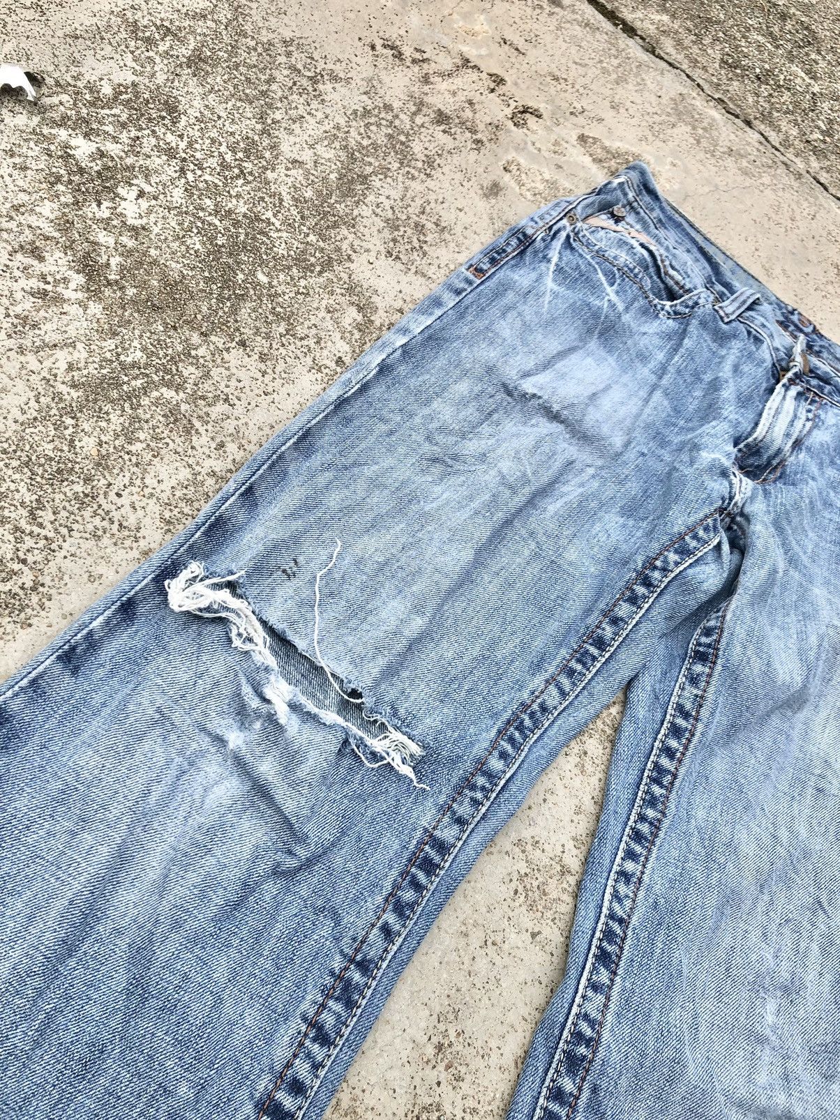 Ariat WASHED BLUE DISTRESSED DENIM BY ARIAT Size US 31 - 2 Thumbnail