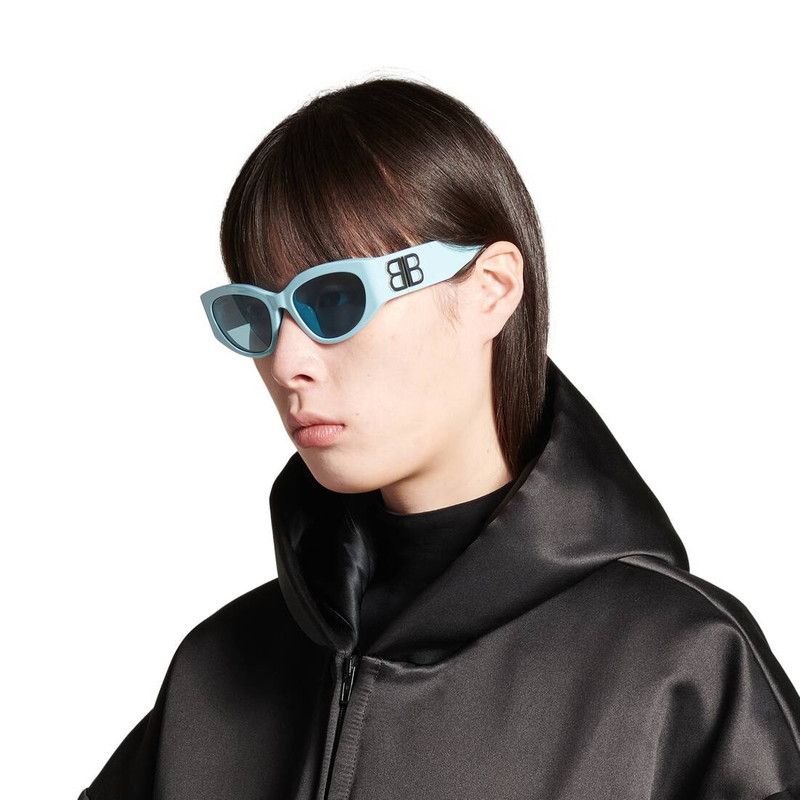 Balenciaga o1tr1nto0326 Size: OS / Bossy Round Af Sunglasses Light Blue Size ONE SIZE - 5 Thumbnail