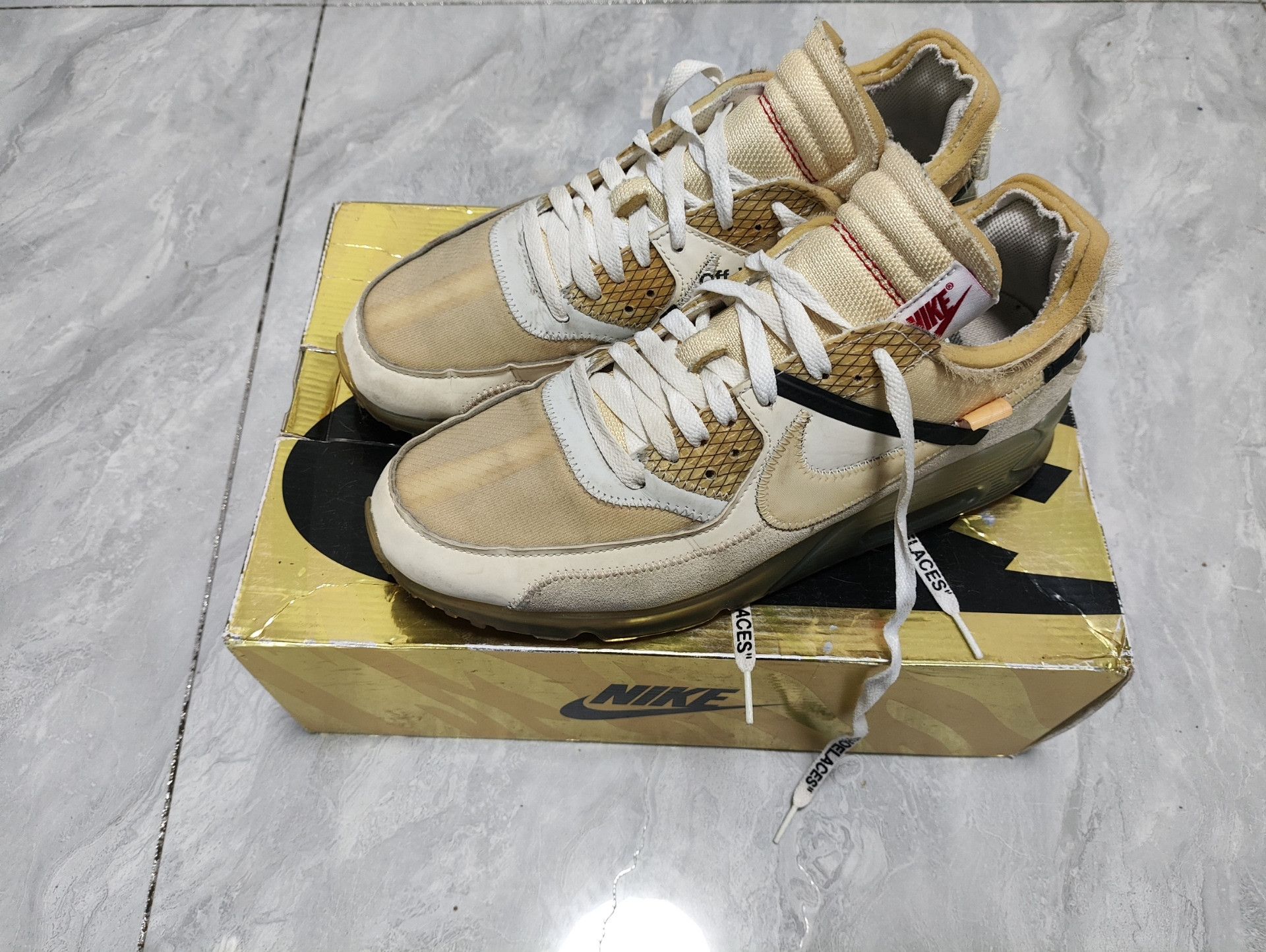 Nike Nike White Lowtop Sneakers 11 Men Size US 11 / EU 44 - 1 Thumbnail