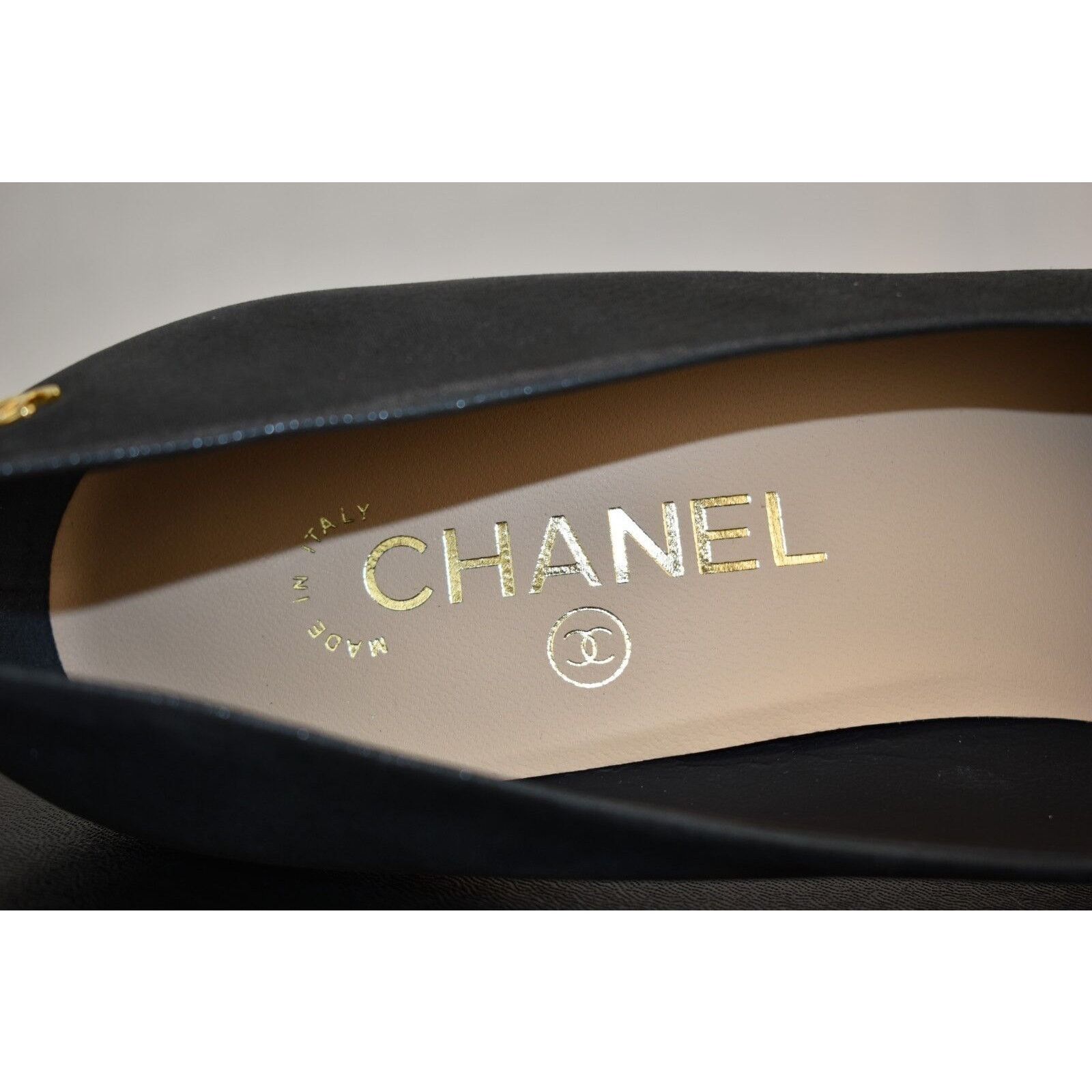 Chanel BLACK BUFFALO LEATHER GOLD CAP CC PLATFORM HEELS PUMPS 39.5 Size US 9.5 / IT 39.5 - 10 Thumbnail