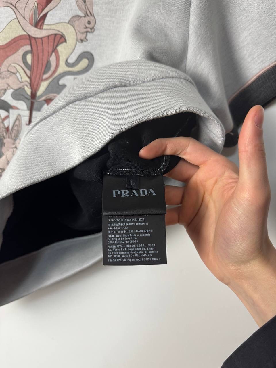Prada FW17 Prada Bunny Print Short-Sleeved Sweatshirt Size L / US 10 / IT 46 - 12 Thumbnail