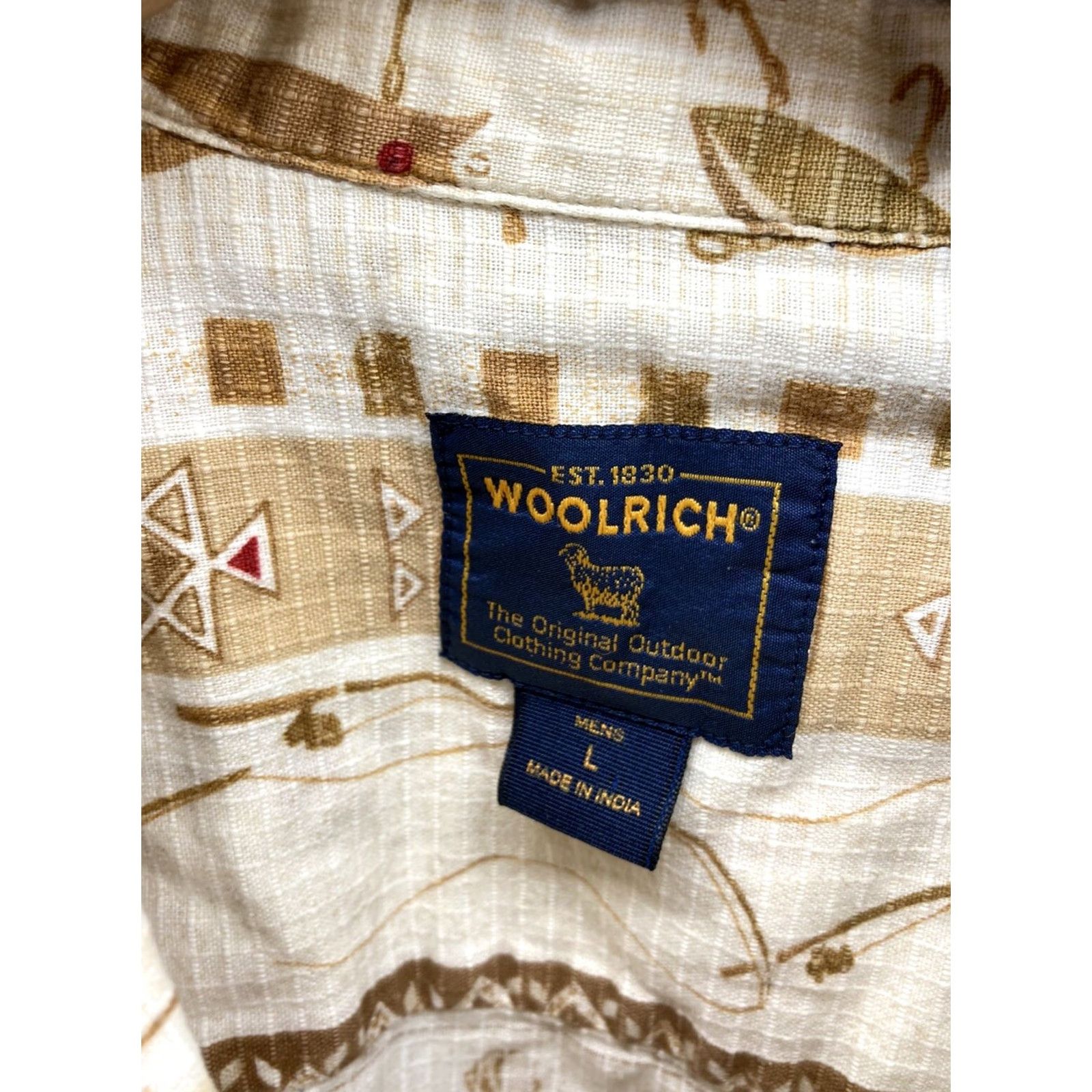 Vintage Woolrich Shirt Mens Short Sleeve Button-Up Fish Lure Hooks All Over Print Size LARGE Beige Cotton Regular Button-Down Collar Men Fish Theme Size US 33 - 4 Thumbnail