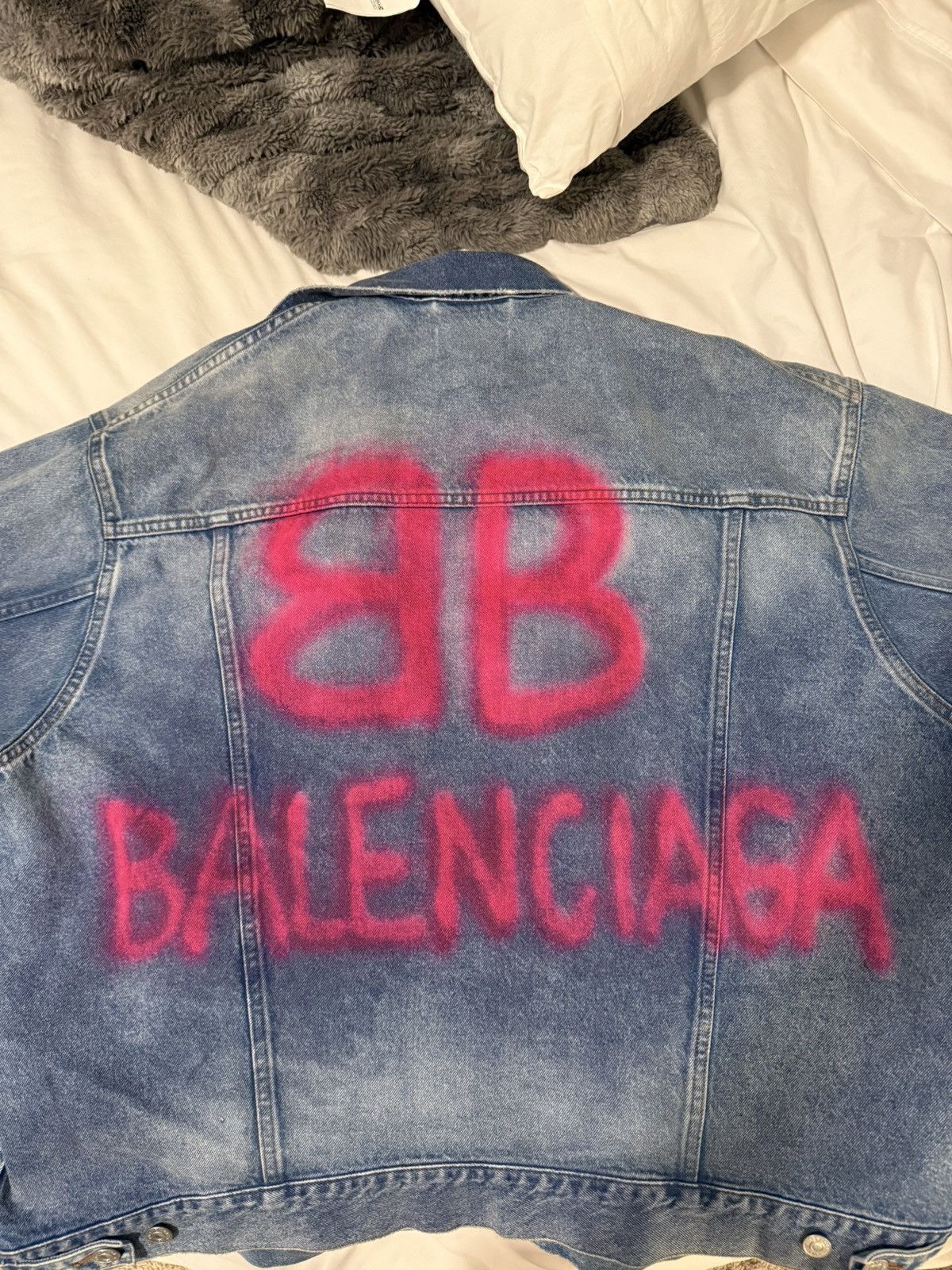 Balenciaga Balenciaga BB sprayed denim jacket Size US S / EU 44-46 / 1 - 3 Thumbnail