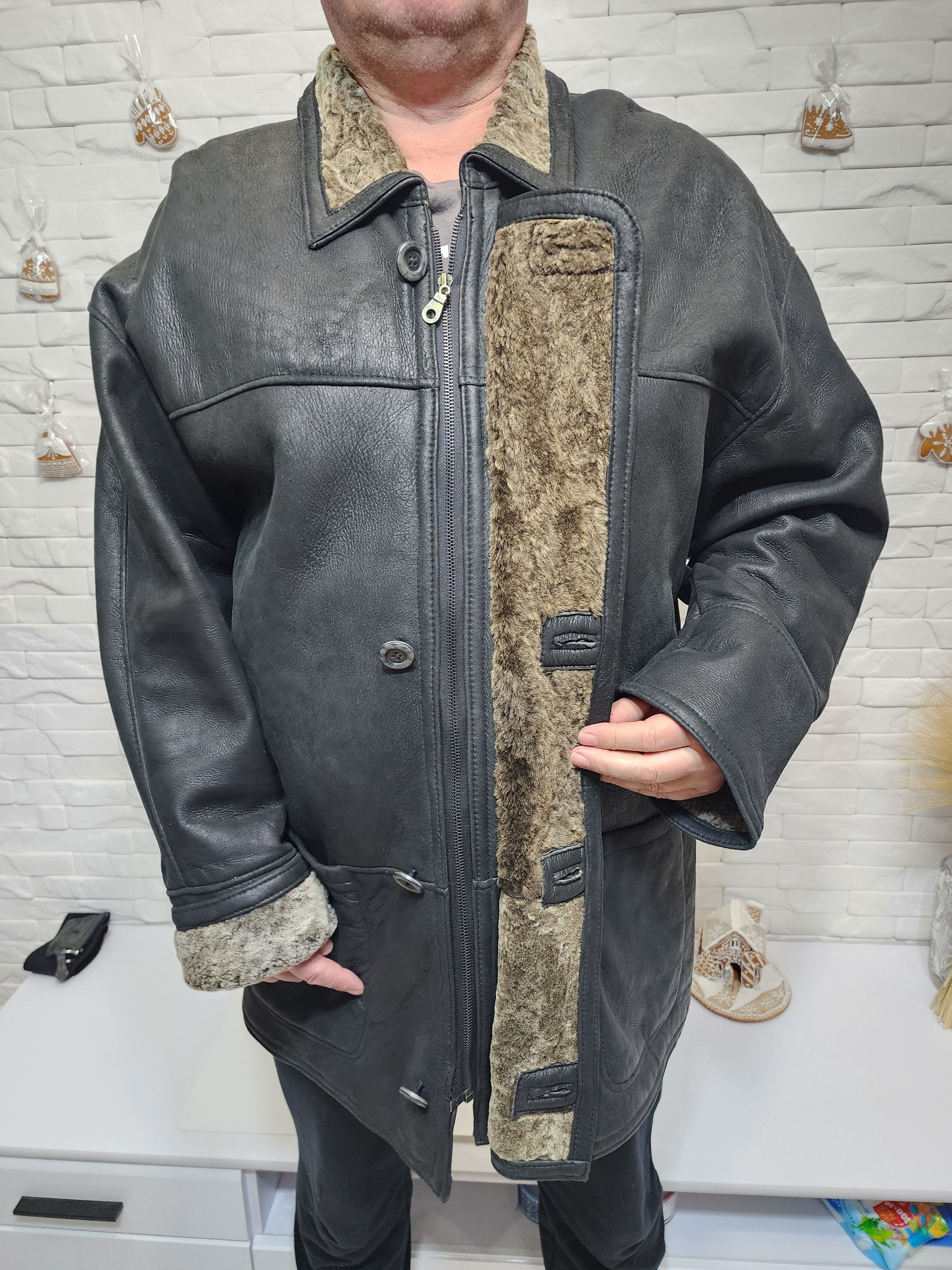 Uniqlo Men's Black Sheepskin Coat: Genuine Fur, Zipper Closure Size US XL / EU 56 / 4 - 4 Thumbnail
