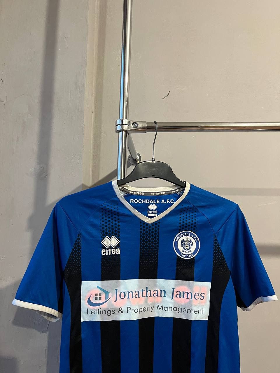 Errea 2018/19 ROCHDALE AFC #3 SPECIAL SOCCER FOOTBALL JERSEY SZ M Size US M / EU 48-50 / 2 - 3 Thumbnail