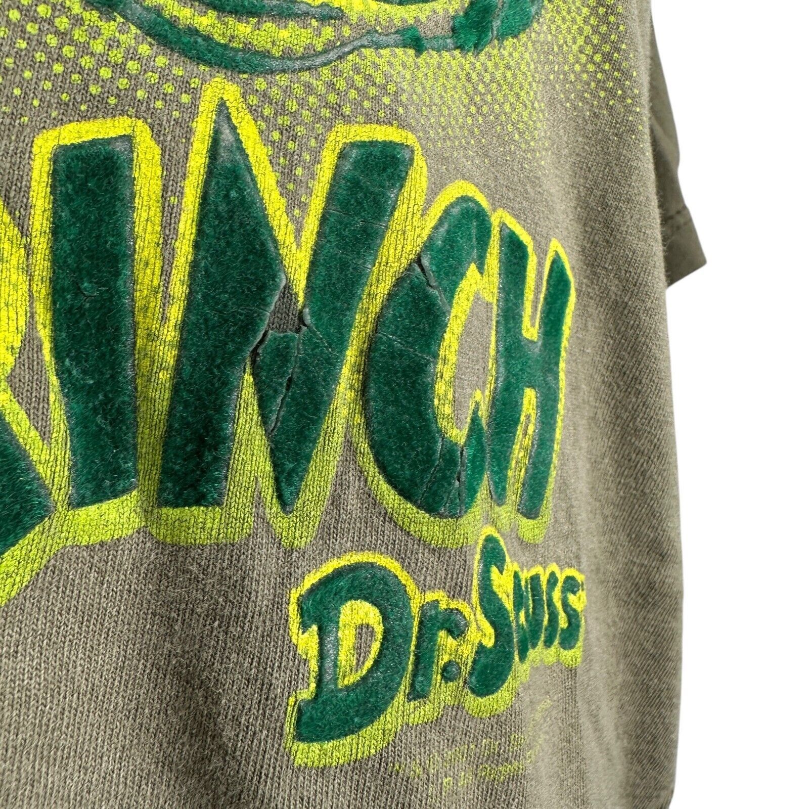 The Unbranded Brand Vintage Dr Seuss The Grinch T-Shirt Men Large Olive Green Size US L / EU 52-54 / 3 - 11 Thumbnail