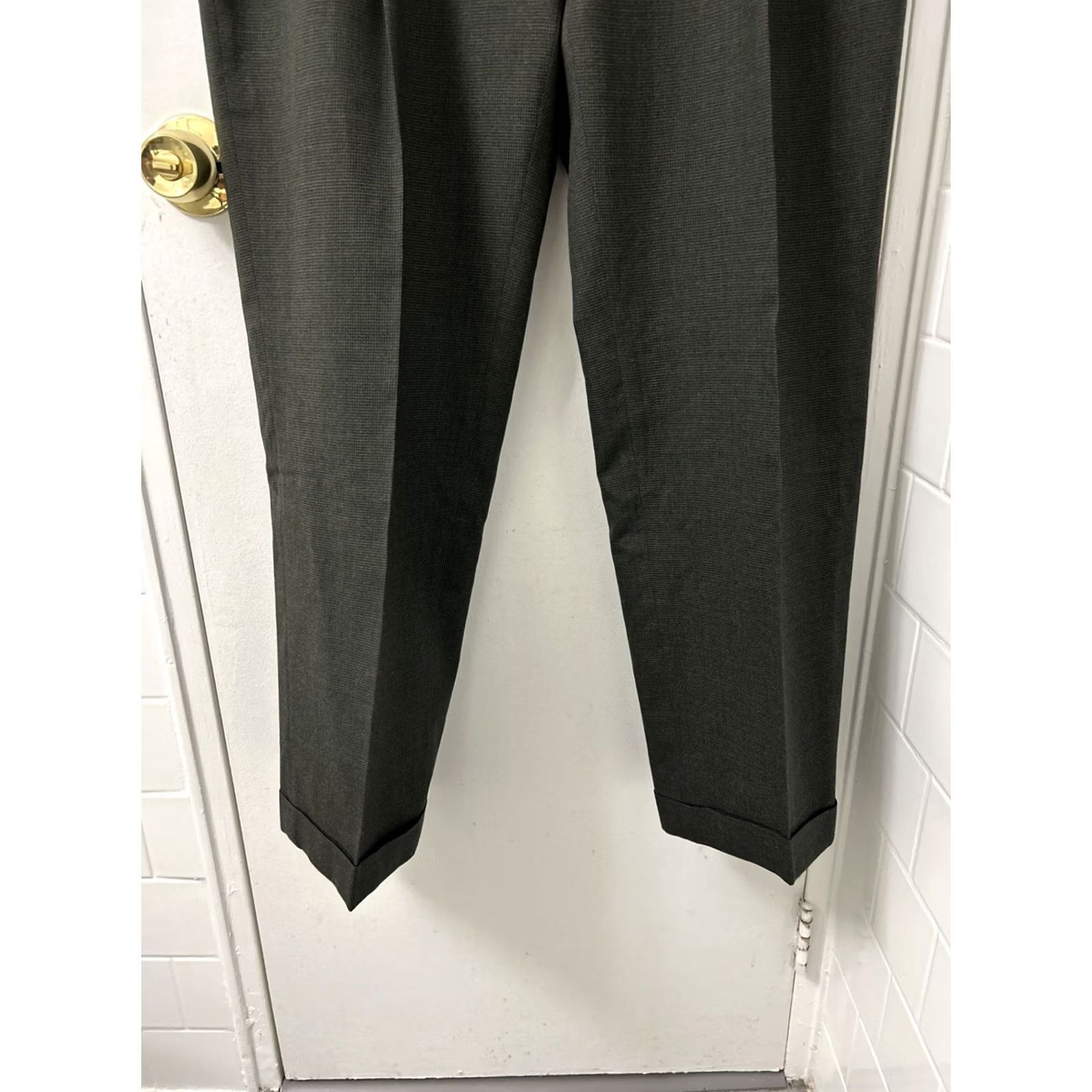 Jos. A. Bank VINTAGE Jos A Bank Pants Mens Size 36x31 Green 100% Wool Pleated Cuffed Dress Pants Zipper Closure Regular Straight USA Theme Mens Size US 36 / EU 52 - 3 Thumbnail