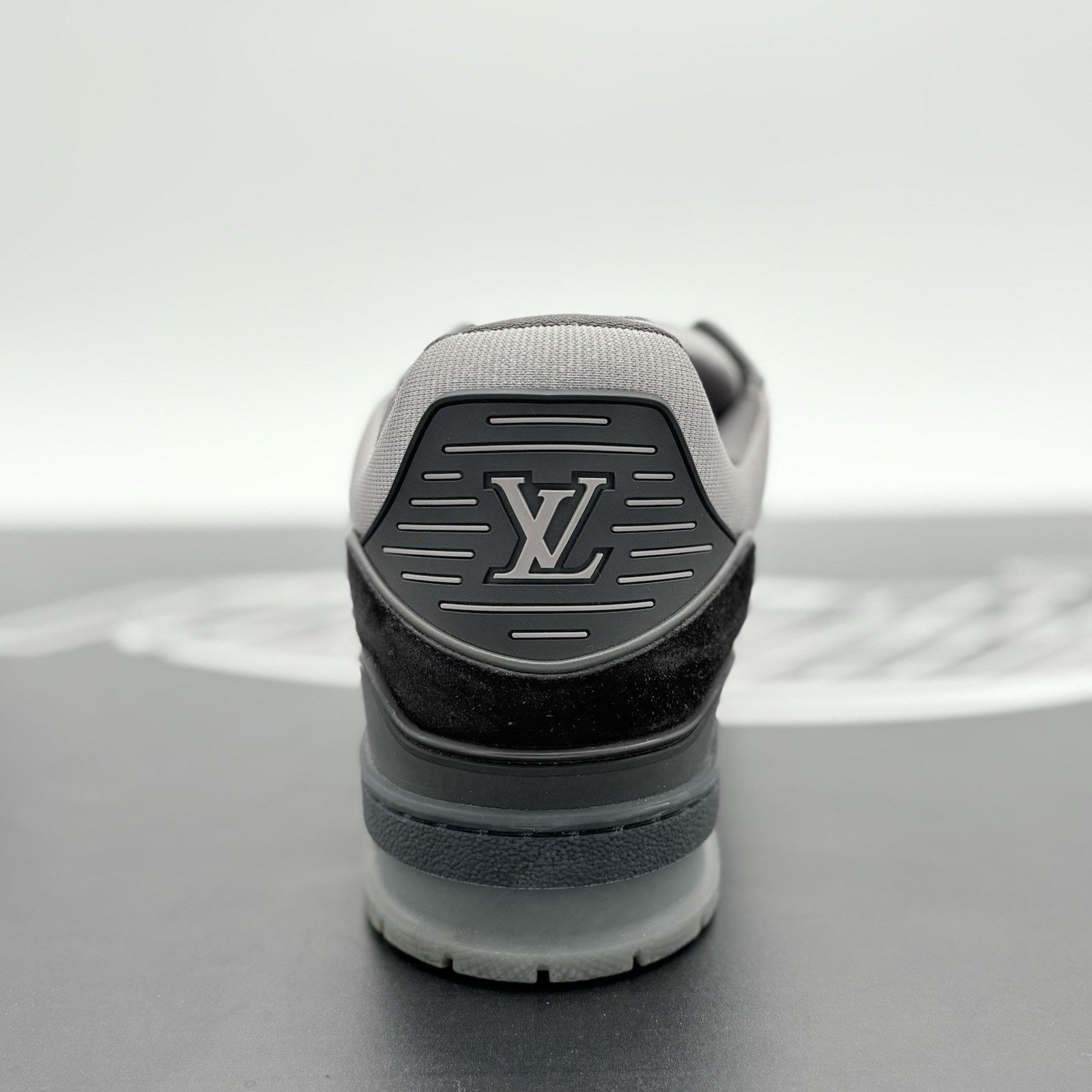 Louis Vuitton (10.5-11) Louis Vuitton Trainer ' Black Grey '| SUPER CLEAN! Size US 11 / EU 44 - 9 Thumbnail