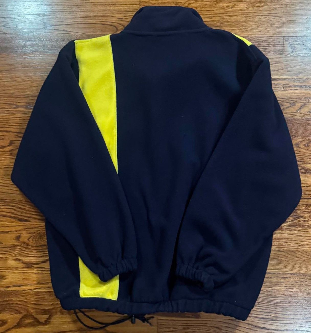 Givenchy Vintage Givenchy Navy Yellow Fleece 1/2 Zip Pullover Size L Size US L / EU 52-54 / 3 - 3 Thumbnail