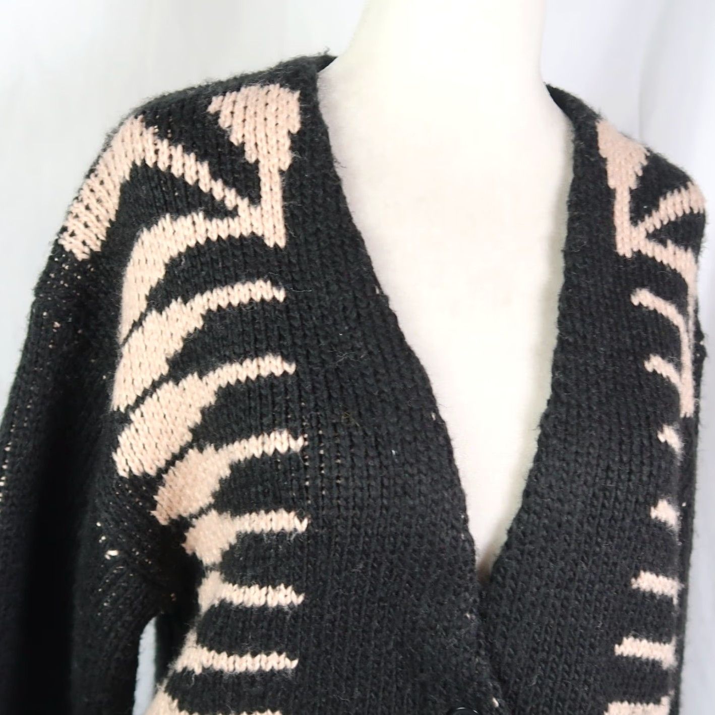 Obey OBEY Cardigan Sweater XS Women Skeleton Graphic Black Cream V-Neck Long Sleeve Knit Wool Acrylic Pockets Halloween Fall Winter 80% Acrylic 20% Wool Size XS / US 0-2 / IT 36-38 - 3 Thumbnail