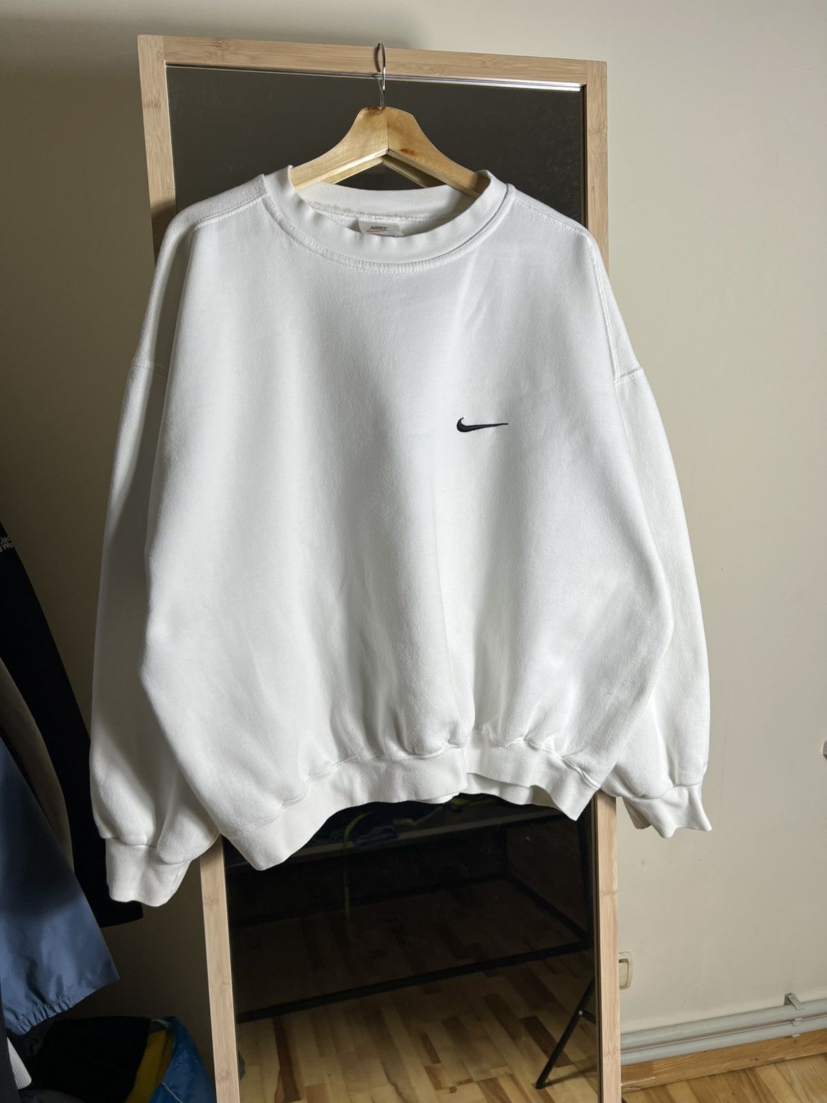 Nike Vintage Nike Small Swoosh Oversized Sweatshirt Y2K USA Size US L / EU 52-54 / 3 - 4 Thumbnail
