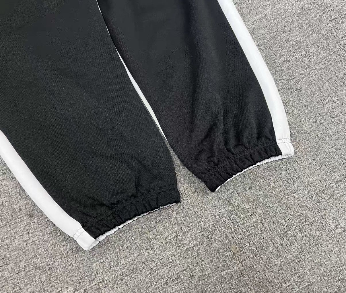 Adidas Adidas Casual Sweatpants with Embroidered Logo J16 Size US 36 / EU 52 - 3 Thumbnail