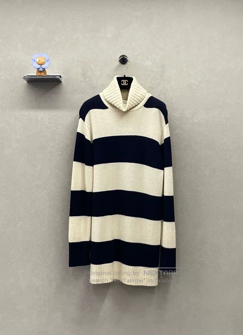 Max Mara Max Mara High Neck Knit Sweater Black and White Striped Size M / US 6-8 / IT 42-44 - 1 Thumbnail