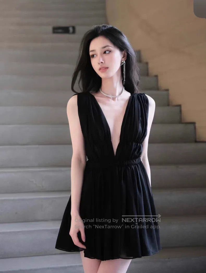 Saint Laurent Paris Saint Laurent Paris Deep V Backless Little Black Dress Size M / US 6-8 / IT 42-44 - 6 Thumbnail