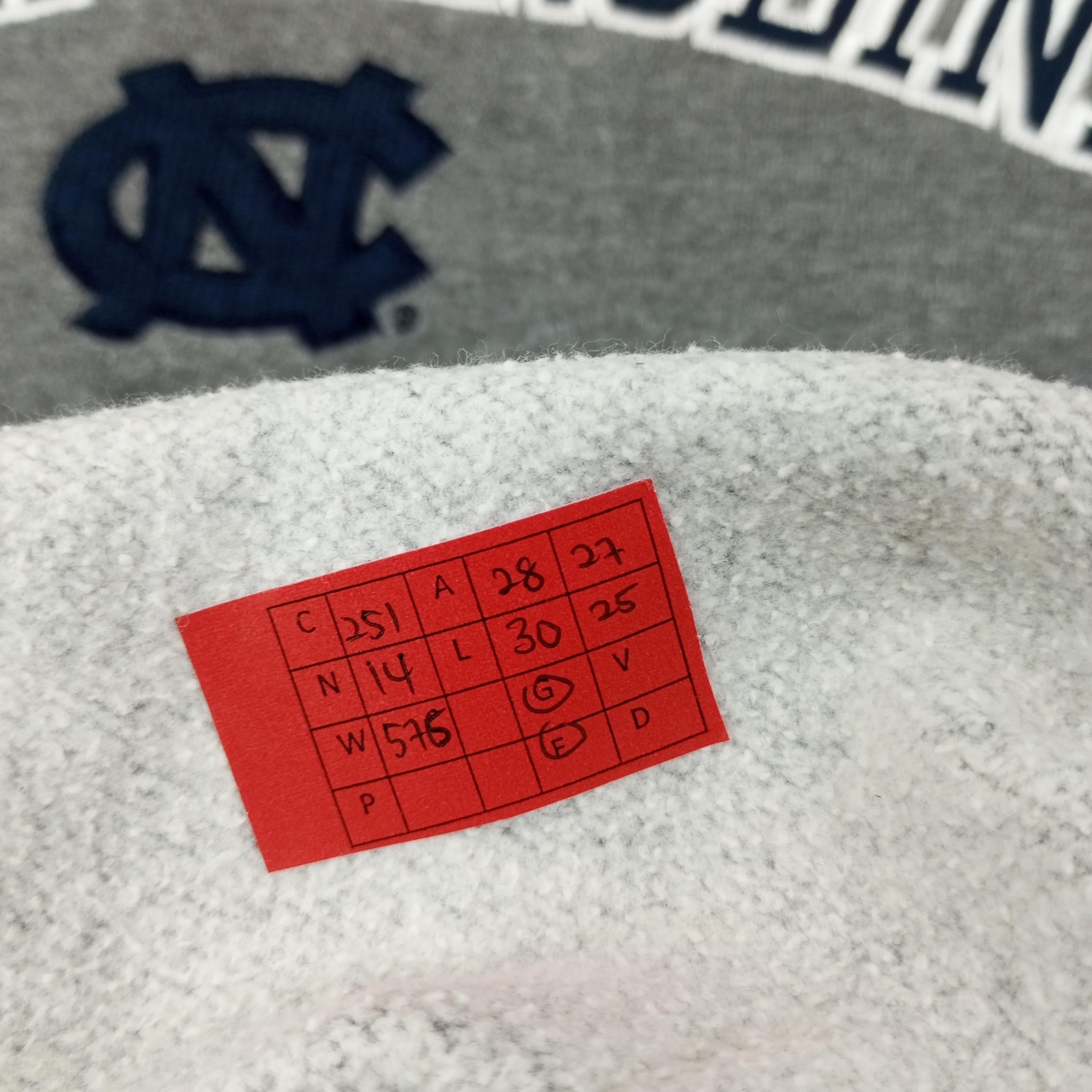 Vintage North Carolina Tar Heels Sweatshirt c251n14 Size US XXL / EU 58 / 5 - 11 Thumbnail