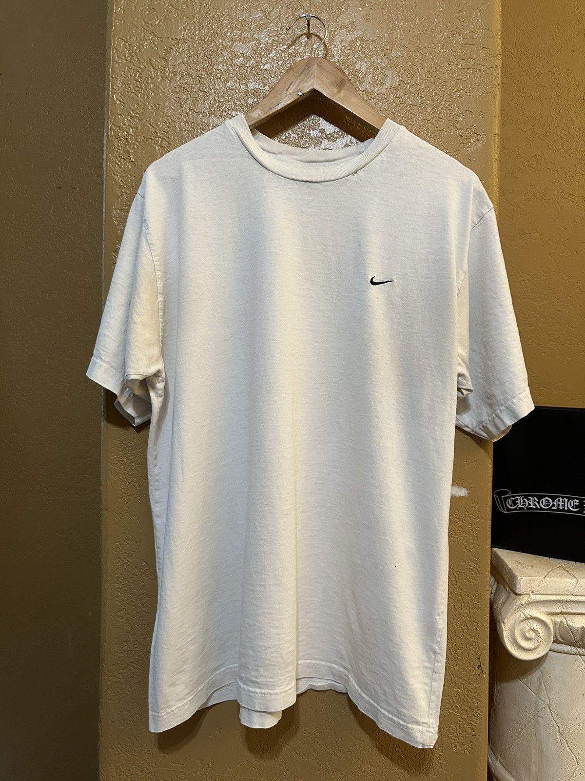Nike distressed 90s vintage white Nike tee shirt large Size US L / EU 52-54 / 3 - 1 Thumbnail