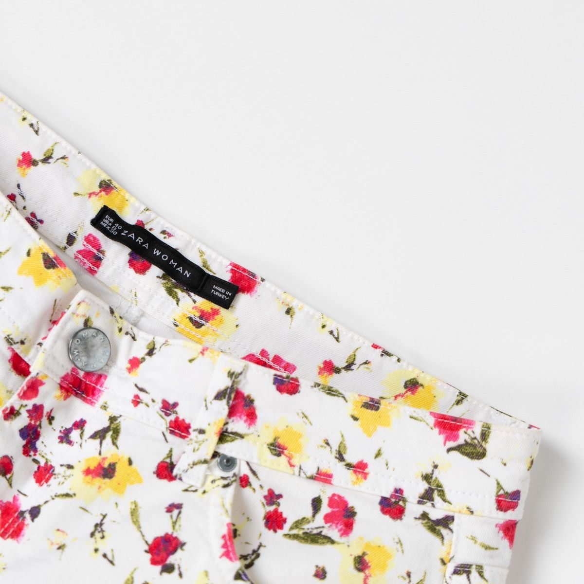Zara Zara Woman Floral Denim Shorts White Pink Summer Casual Hot Size 30" / US 8 / IT 44 - 4 Thumbnail