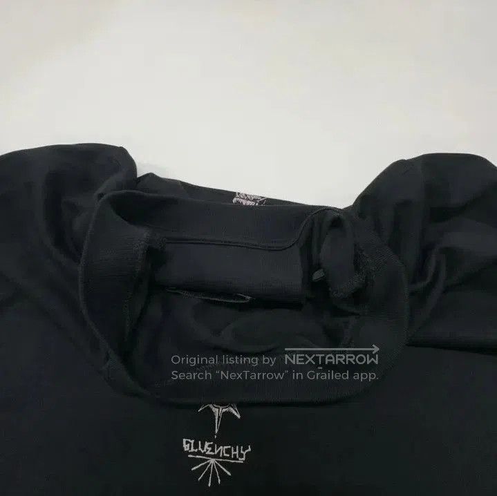 Givenchy Givenchy Cross Rhinestone Design Short Sleeve T-Shirt. Size US XS / EU 42 / 0 - 7 Thumbnail