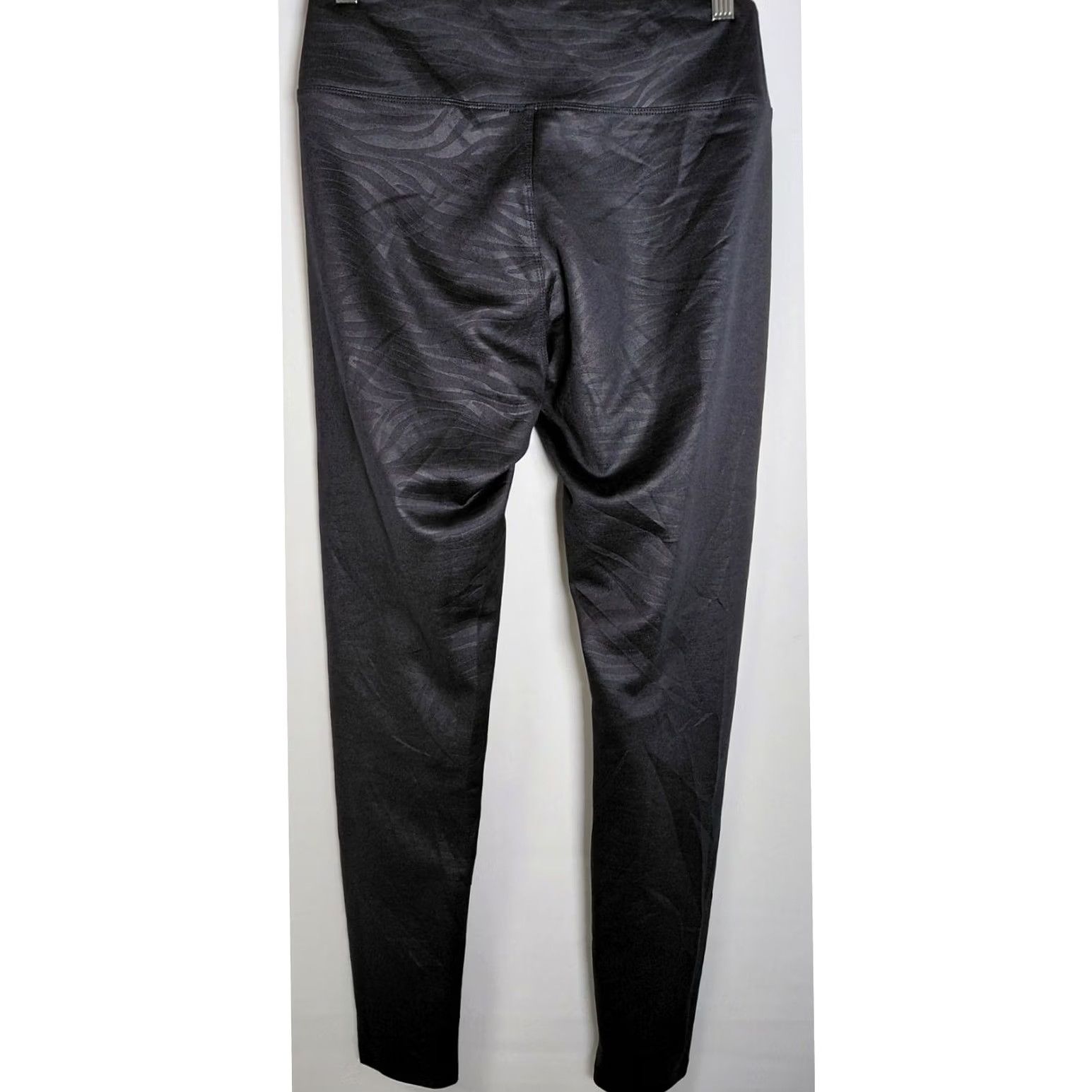 Express EXPRESS Black Solid Knit High Rise Leggings Women M Knit Polyester Spandex Activewear Gym Running Ankle (Regular) Far Fall Spring Size 32" / US 10 / IT 46 - 2 Thumbnail