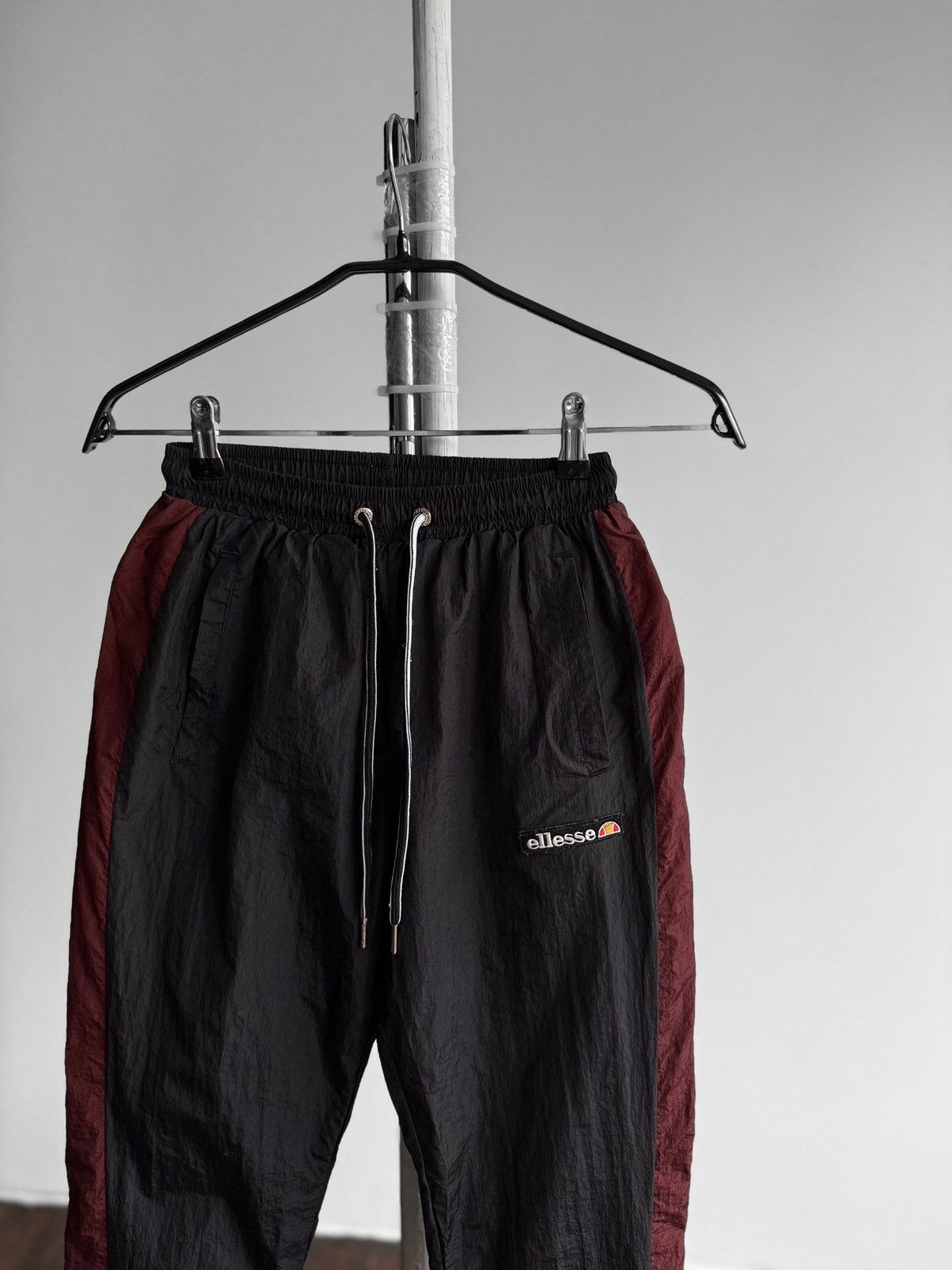 Ellesse Ellesse Womens Black Burgundy Nylon Track Pants Pockets Logo Size 27" / US 4 / IT 40 - 4 Thumbnail