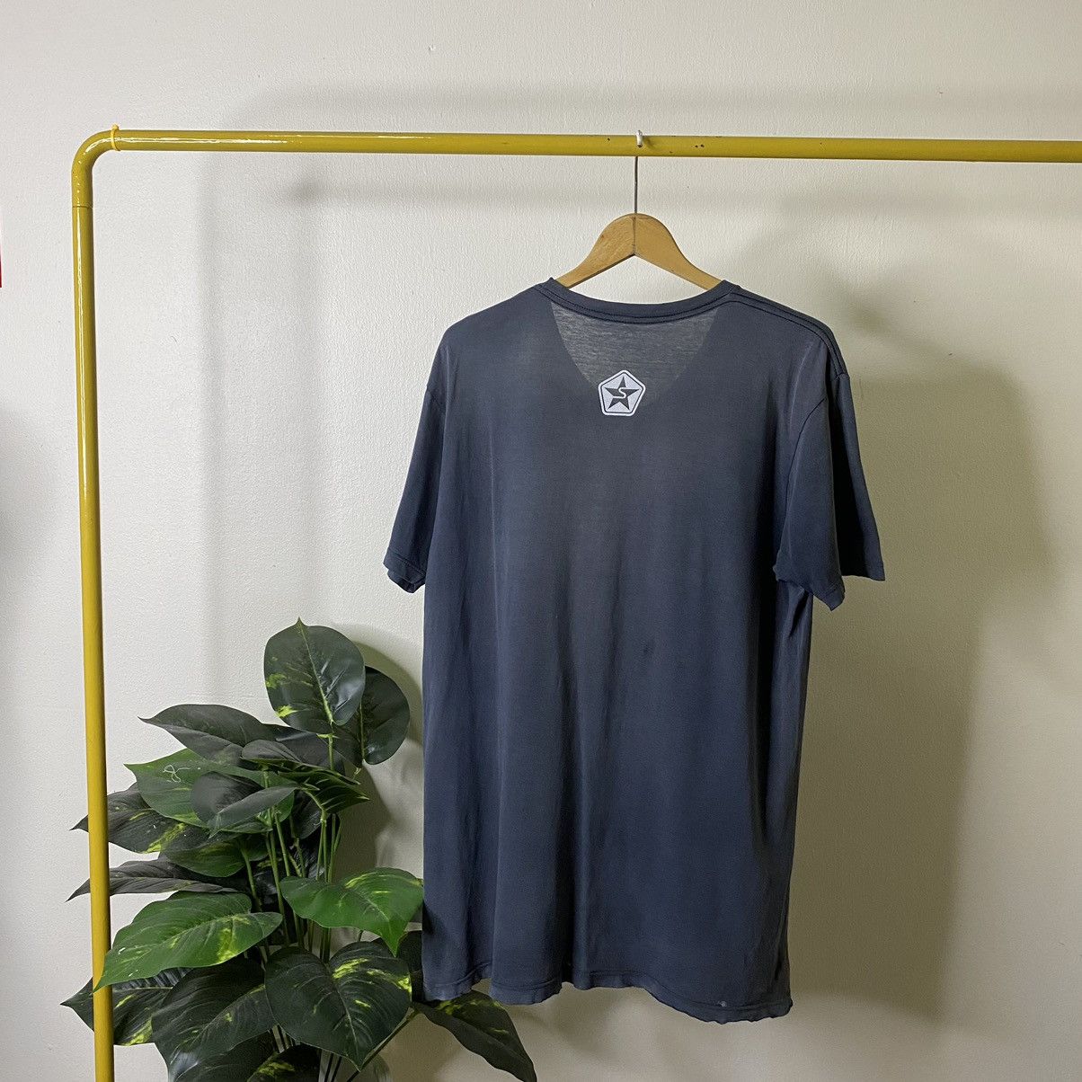 Sessions × Vintage Vintage Y2K Sessions Skateboard Distressed Tee Size US L / EU 52-54 / 3 - 5 Thumbnail