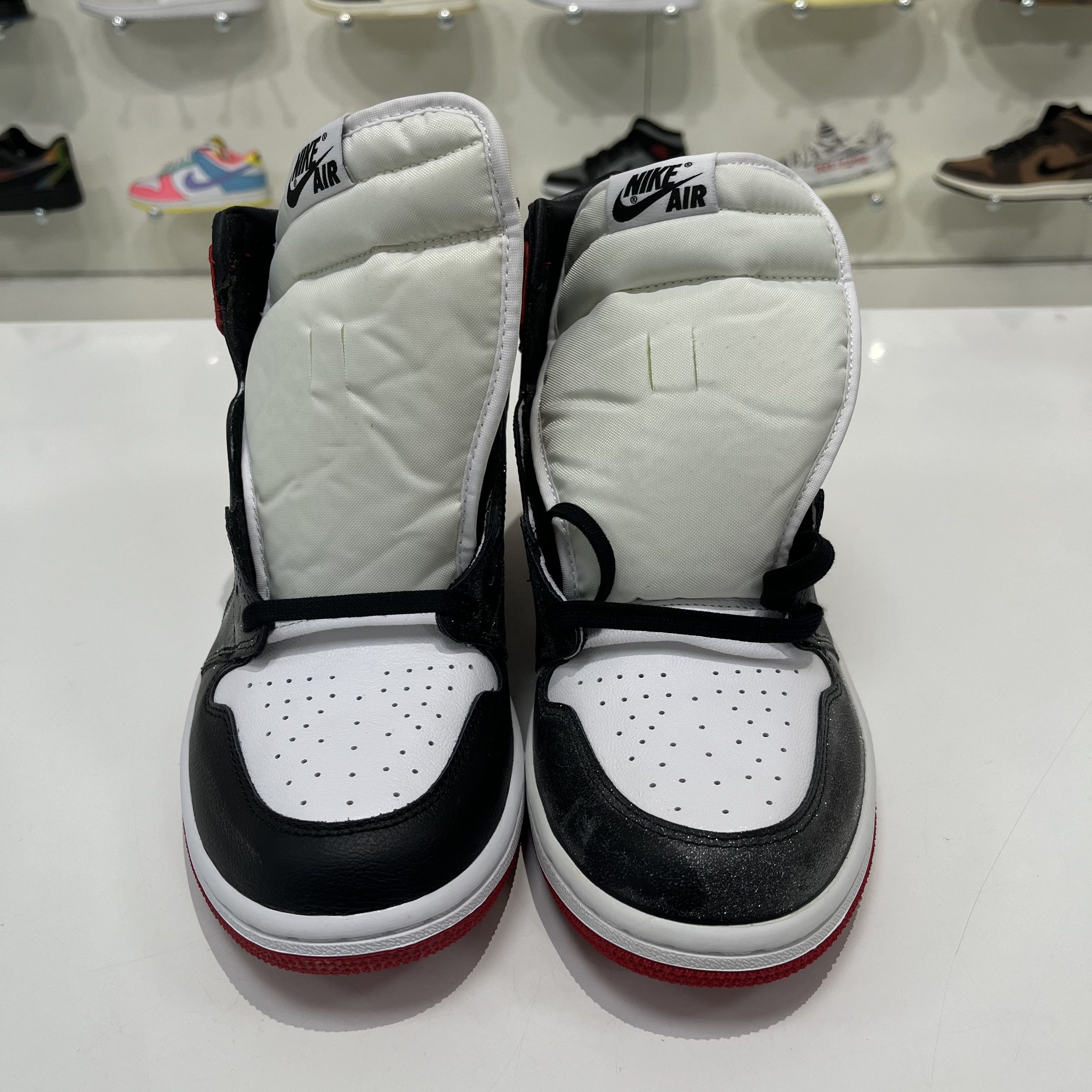 Nike Air Jordan 1 Retro High Satin Black Toe (W) Size US 11 / IT 41 - 5 Thumbnail