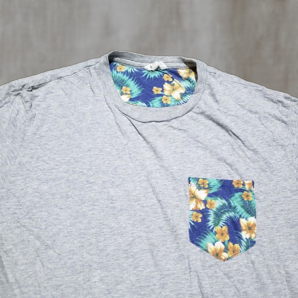 Vintage Aéropostale Gray Floral Shirt Short Sleeve Women L Adult Large Gray Shirt Womens Large Printed Floral Shirt? Size S / US 4 / IT 40 - 1 Thumbnail