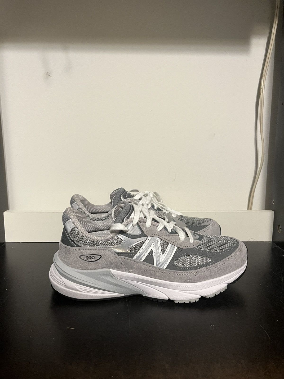 New Balance New Balance 990 V6 MiUSA Grey Women’s 7.5 W990GL6 Size US 7.5 / IT 37.5 - 1 Thumbnail