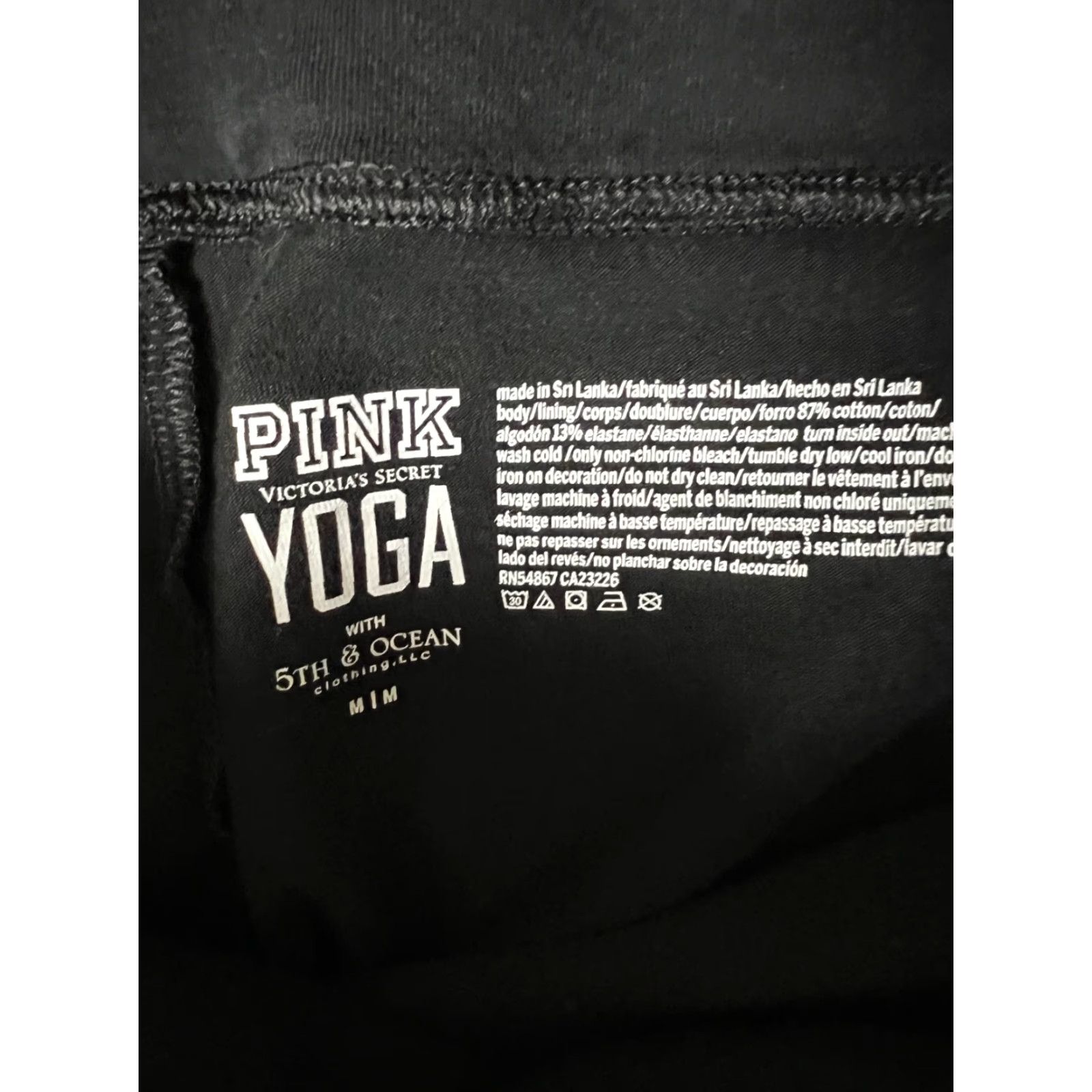Victoria's Secret Victoria's Secret PINK Fresno State Bulldogs Black Yoga Pants Size Medium Women Capri Activewear Size 32" / US 10 / IT 46 - 2 Thumbnail