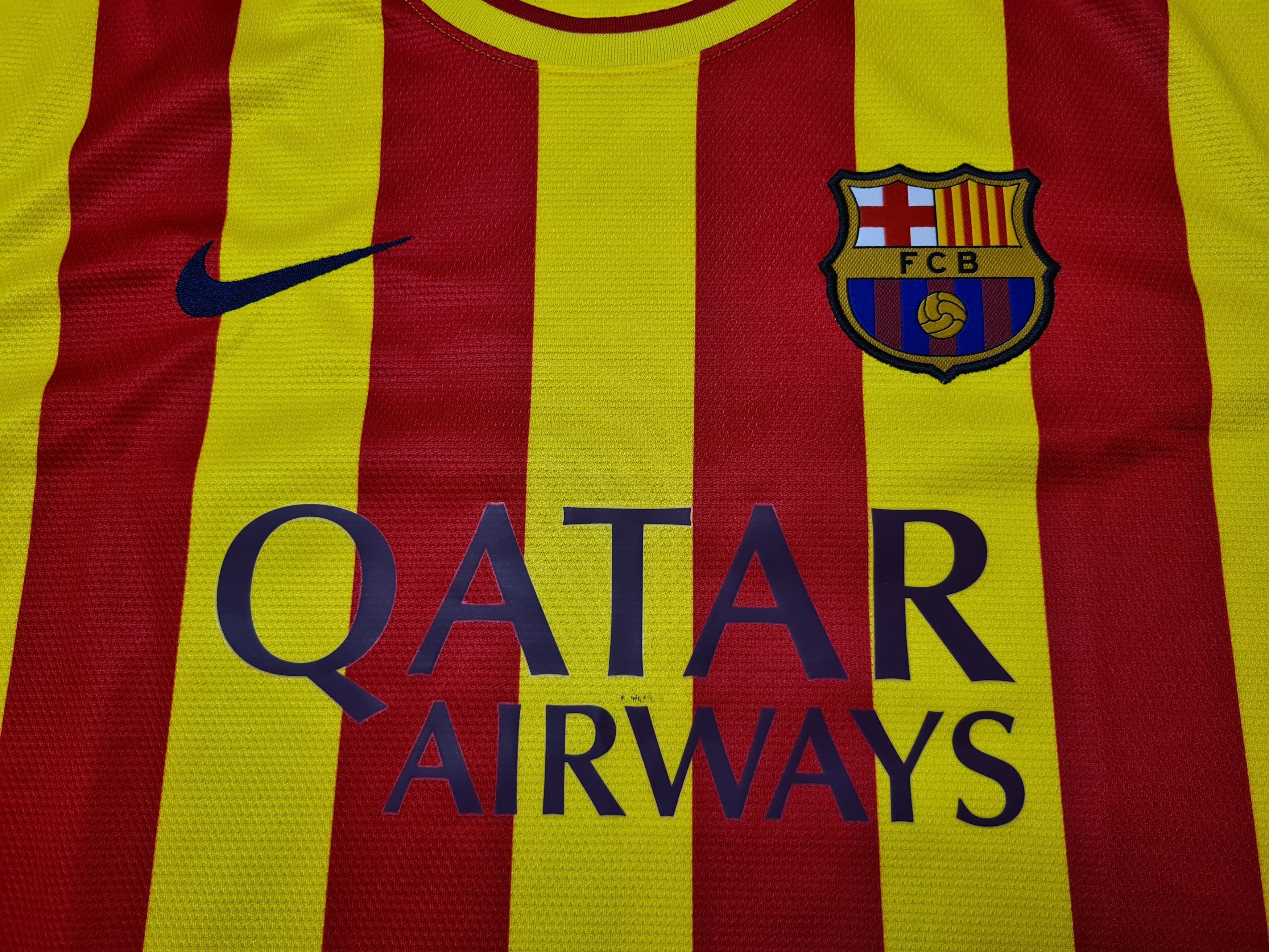 Nike BARCELONA 2013 2014 MESSI NEW AWAY FOOTBALL SOCCER JERSEY Size US L / EU 52-54 / 3 - 6 Thumbnail