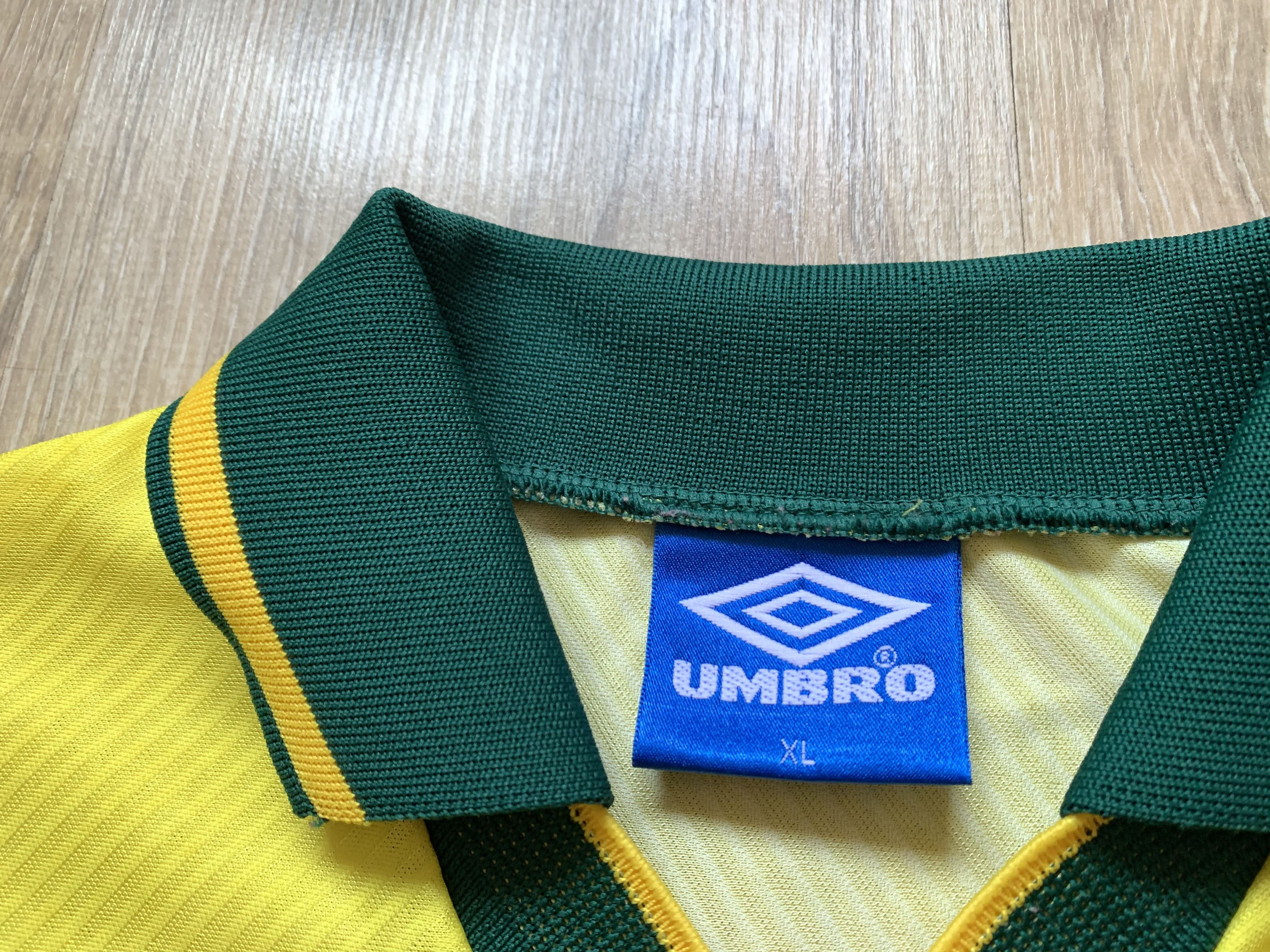 Vintage Vintage Official Umbro Brazil Football Shirt Size US XL / EU 56 / 4 - 6 Thumbnail