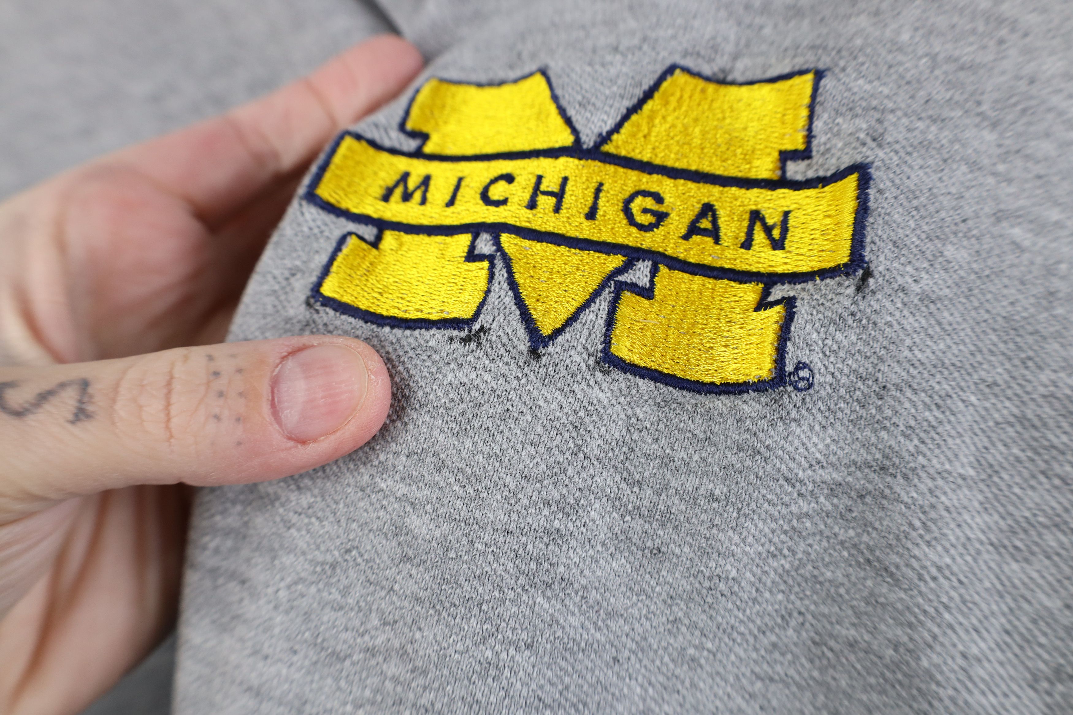 Vintage Vintage 90s Block M University of Michigan Knit T-Shirt USA Size US M / EU 48-50 / 2 - 5 Thumbnail