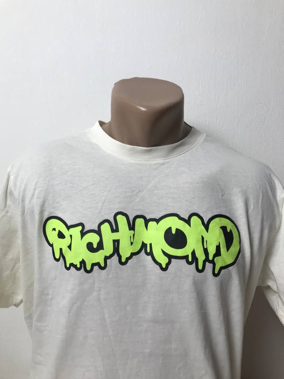 John Richmond John Richmond Mens Logo T Shirt Size Medium Off White/Cream Size US L / EU 52-54 / 3 - 11 Thumbnail