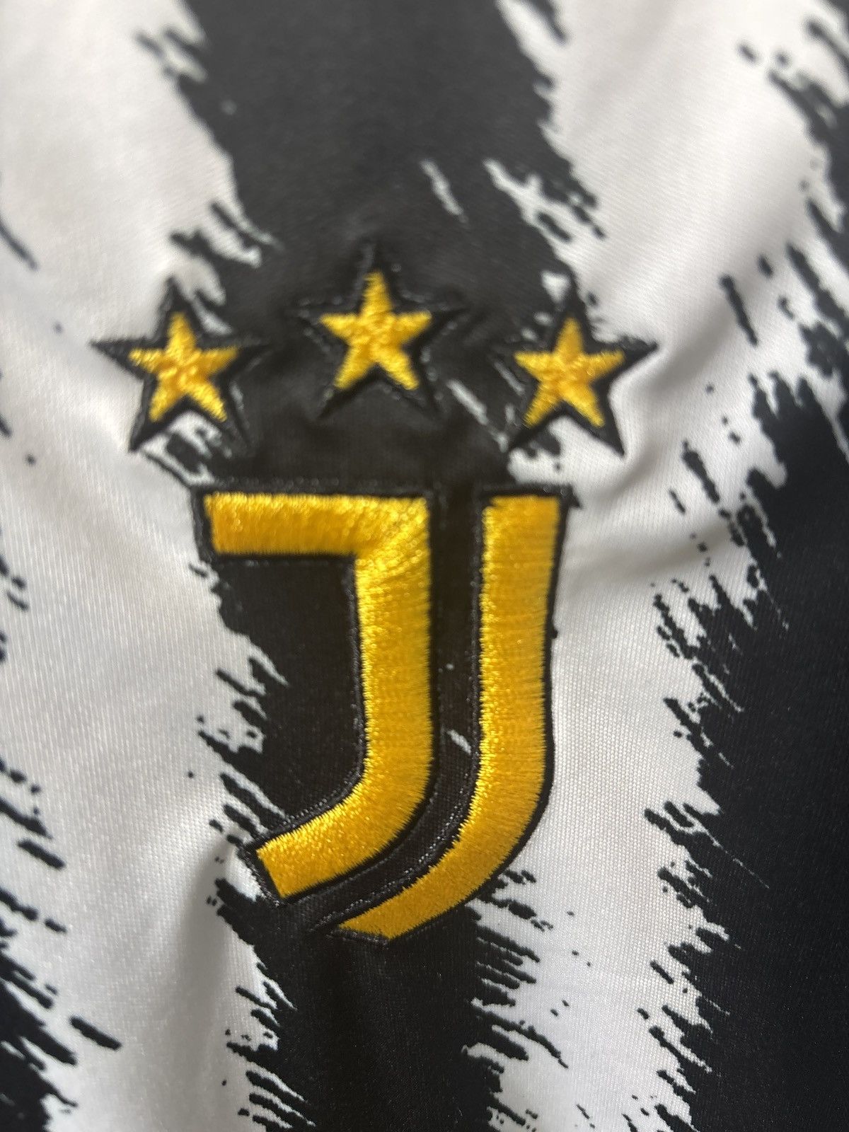 Adidas “23-24” Juventus home jerseys Size US L / EU 52-54 / 3 - 3 Thumbnail