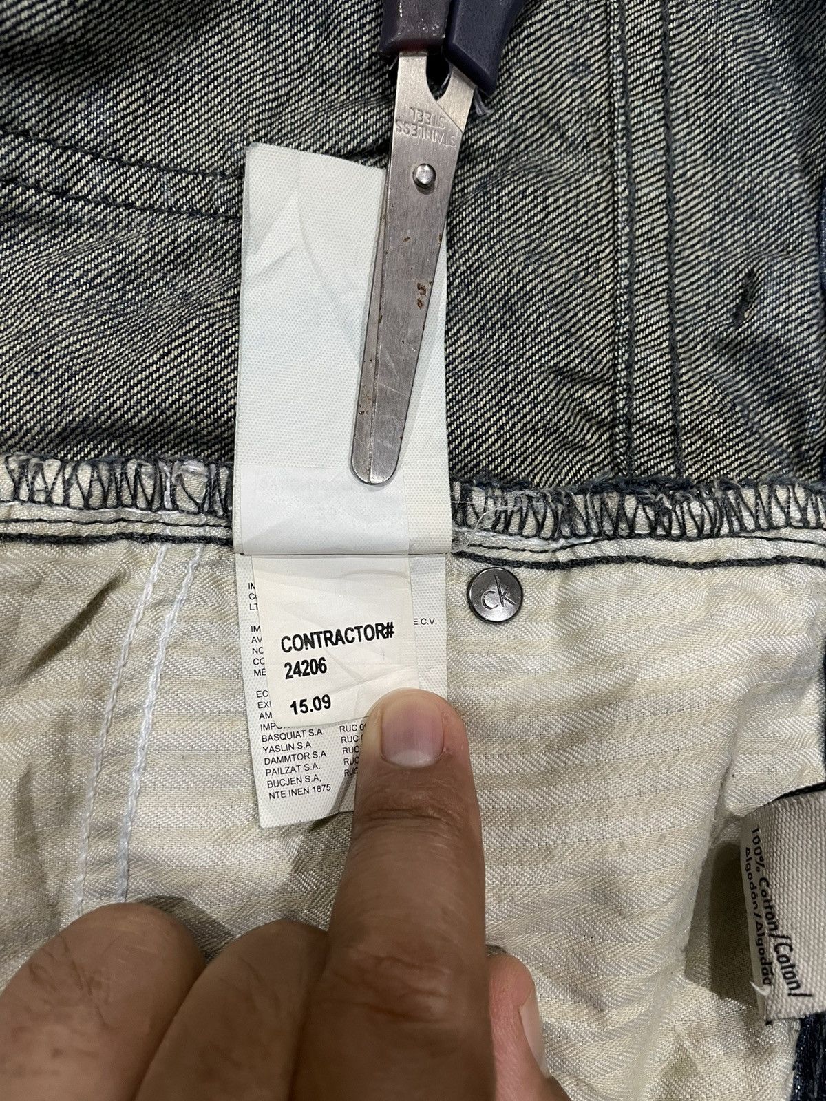 Calvin Klein Vintage Calvin Klein Distressed Slim Straight Cut Dark Jeans Size US 37 - 14 Thumbnail