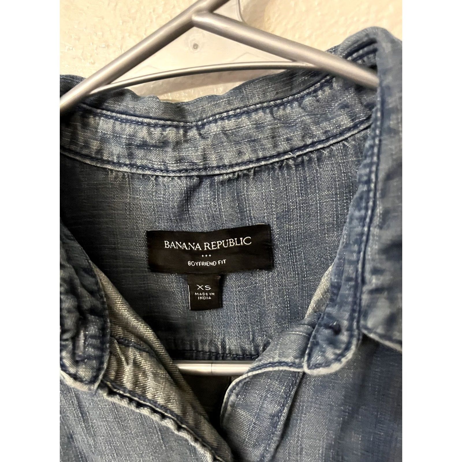 Banana Republic Banana Republic Shirt Womens Size XS Blue Boyfriend Fit Lyocell Button Up Dark Size XS / US 0-2 / IT 36-38 - 3 Thumbnail