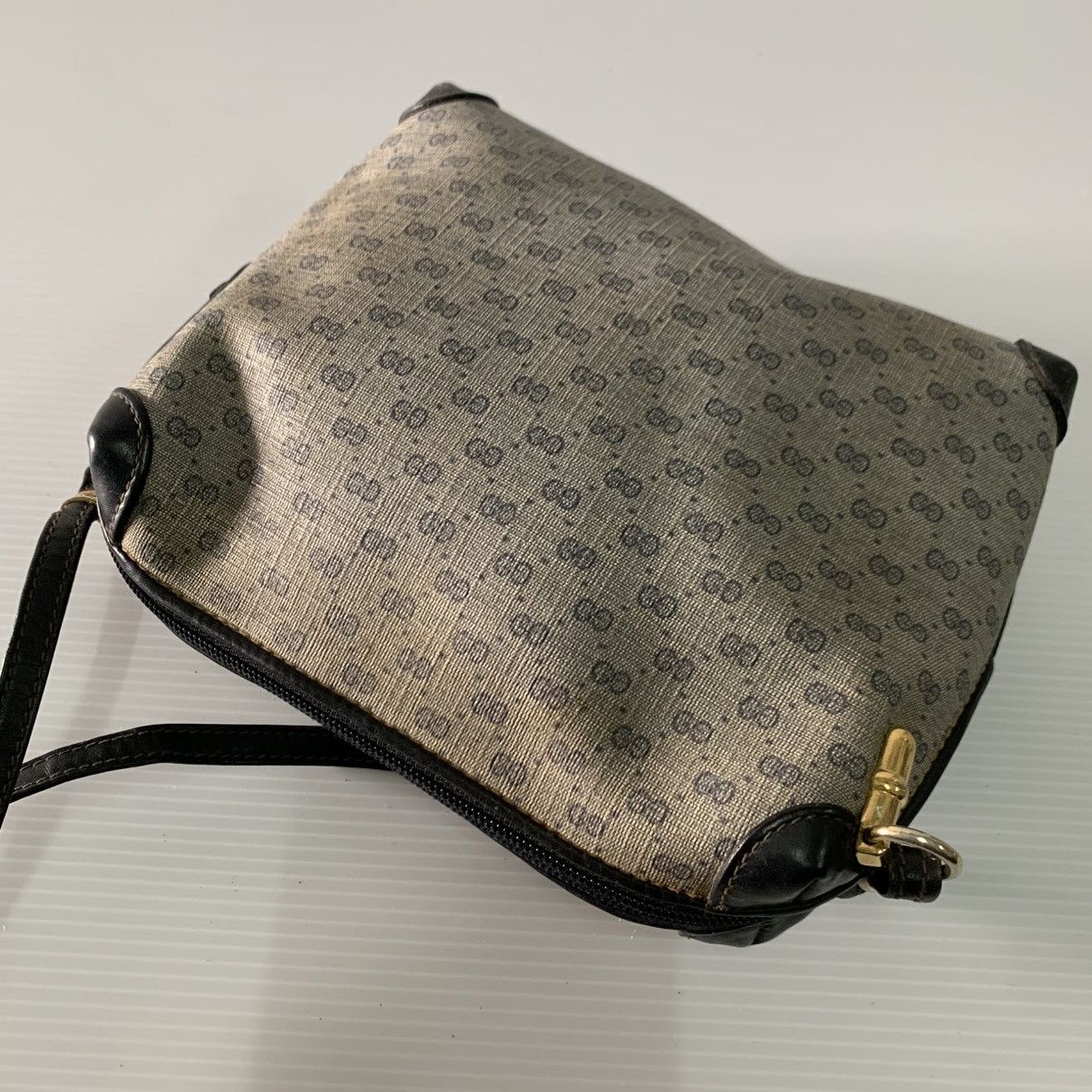 Gucci Authentic Gucci Vintage Slingbag Size ONE SIZE - 9 Thumbnail