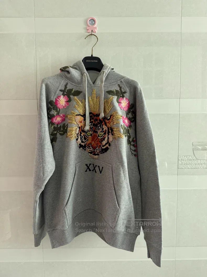 Gucci Hooded sweatshirt with tiger head embroidery