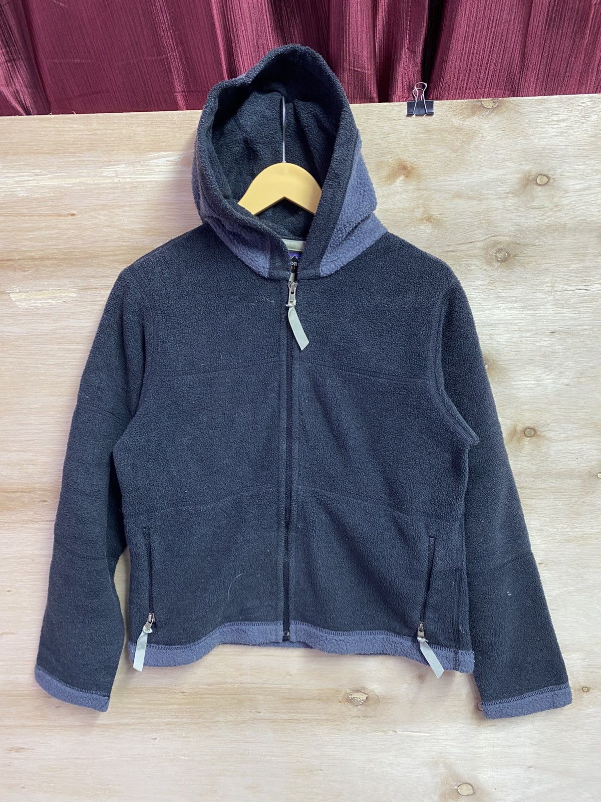 Patagonia vintage Patagonia Synchilla fleece jacket with hood in navy Size US S / EU 44-46 / 1 - 1 Thumbnail