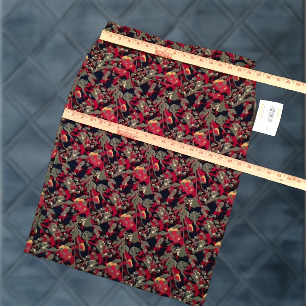 Vintage LuLaRoe Skirt Knee Length Floral Green XL Unlined Pull On Casual Women Size 40" / US 18 - 1 Thumbnail
