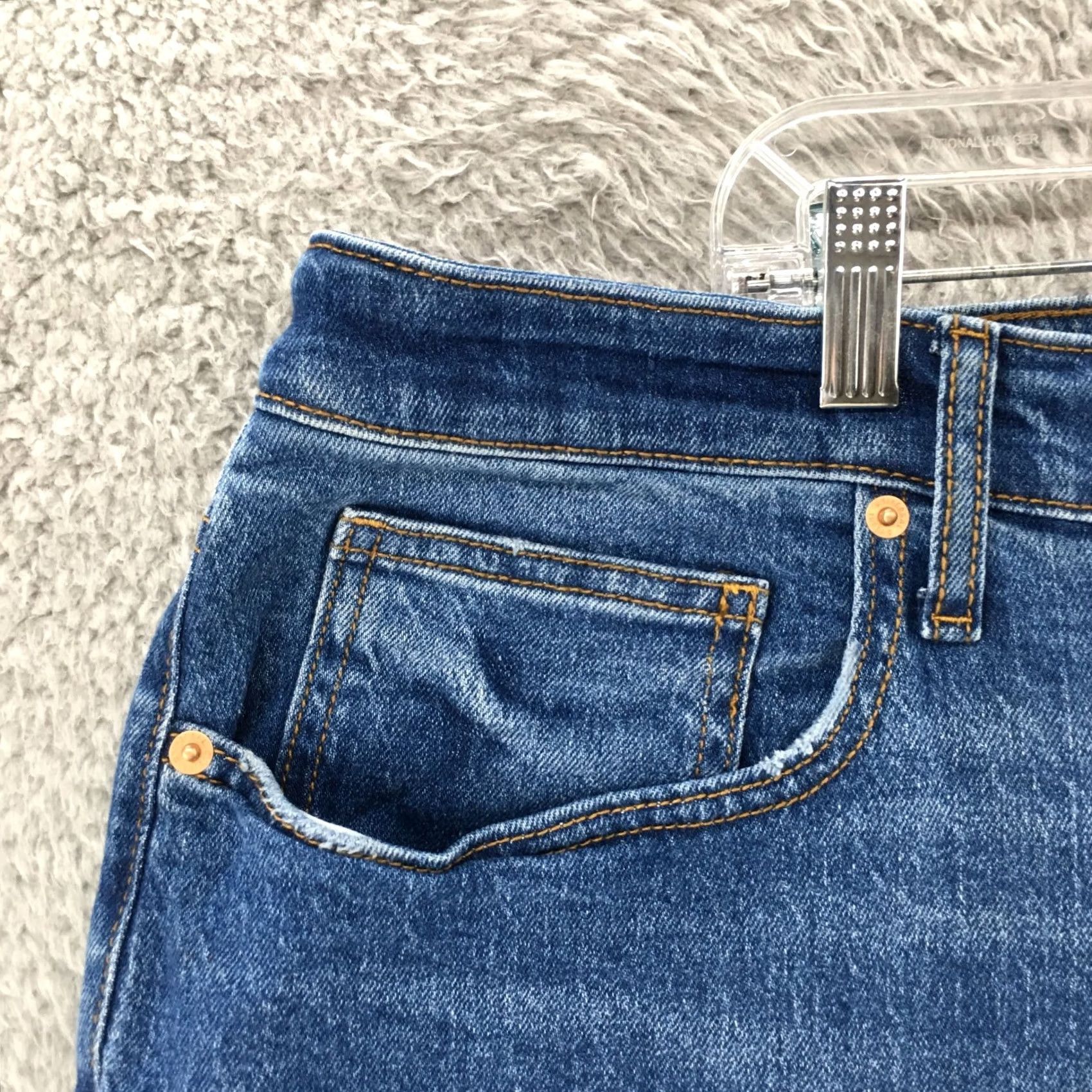 Vintage Universal Thread Capri Jeans Womens 24 Blue Denim Cut-off Buttons Jeans Capris Womens 24 Blue Den​im Size 42" / US 20 - 3 Thumbnail
